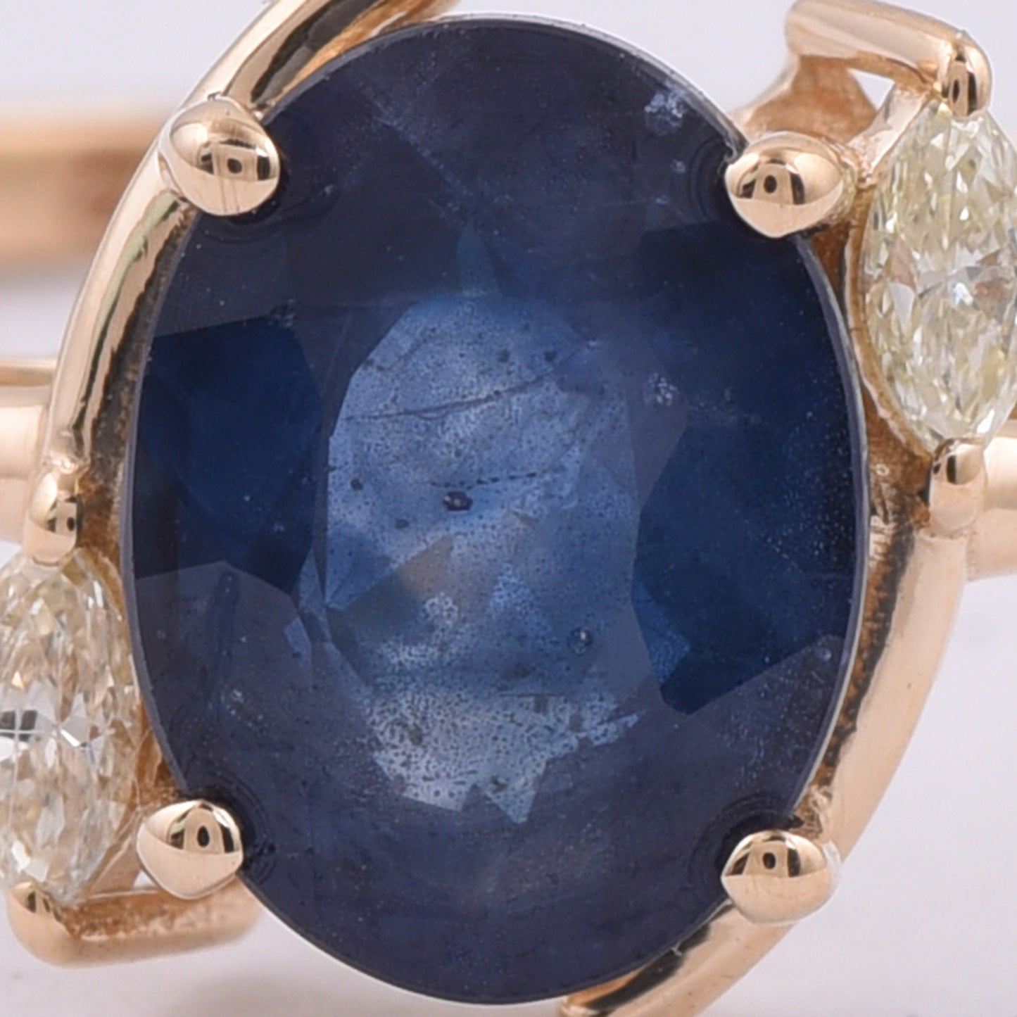 1.78 Ct Oval Natural Sapphire 14K Gold Ring