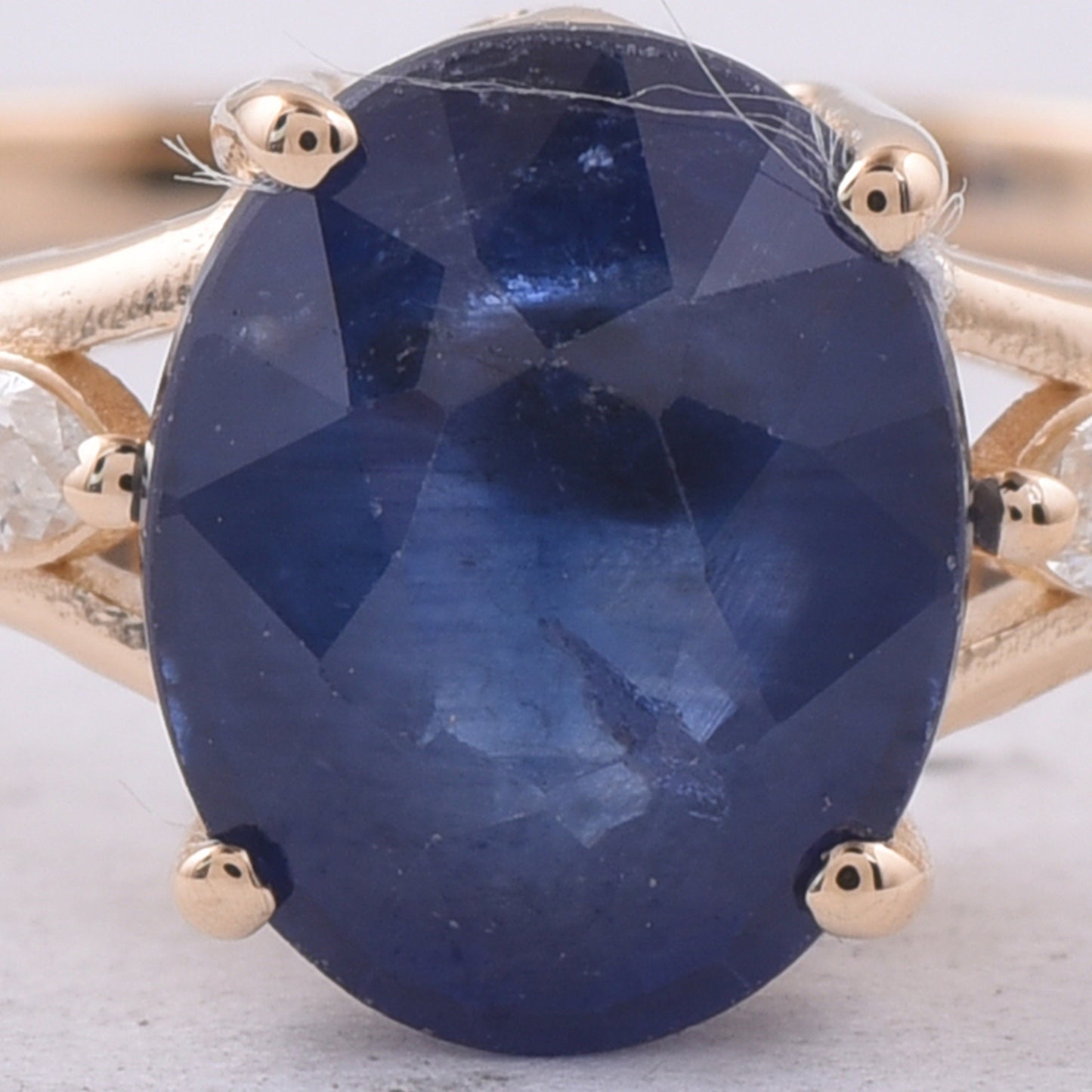 1.95 Ct Oval Natural Sapphire 14K Gold Ring