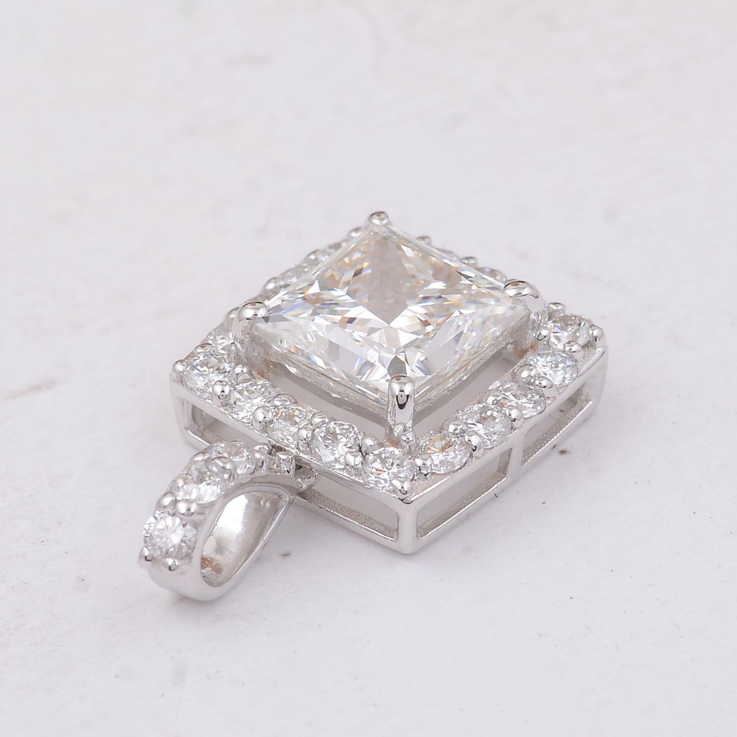 2.56 Carats Lab Grown Diamond 14K Gold Pendant