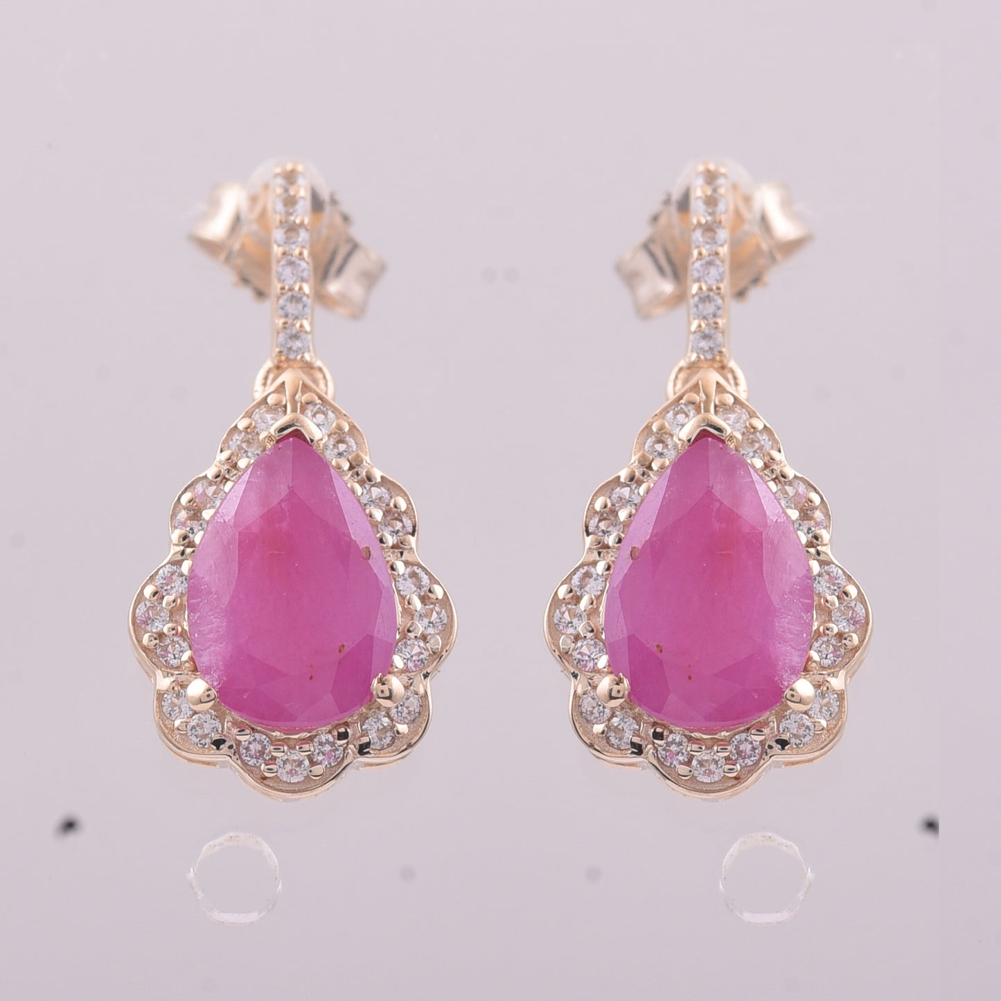 2.64 Ct Pear Ruby 9K Gold Earrings