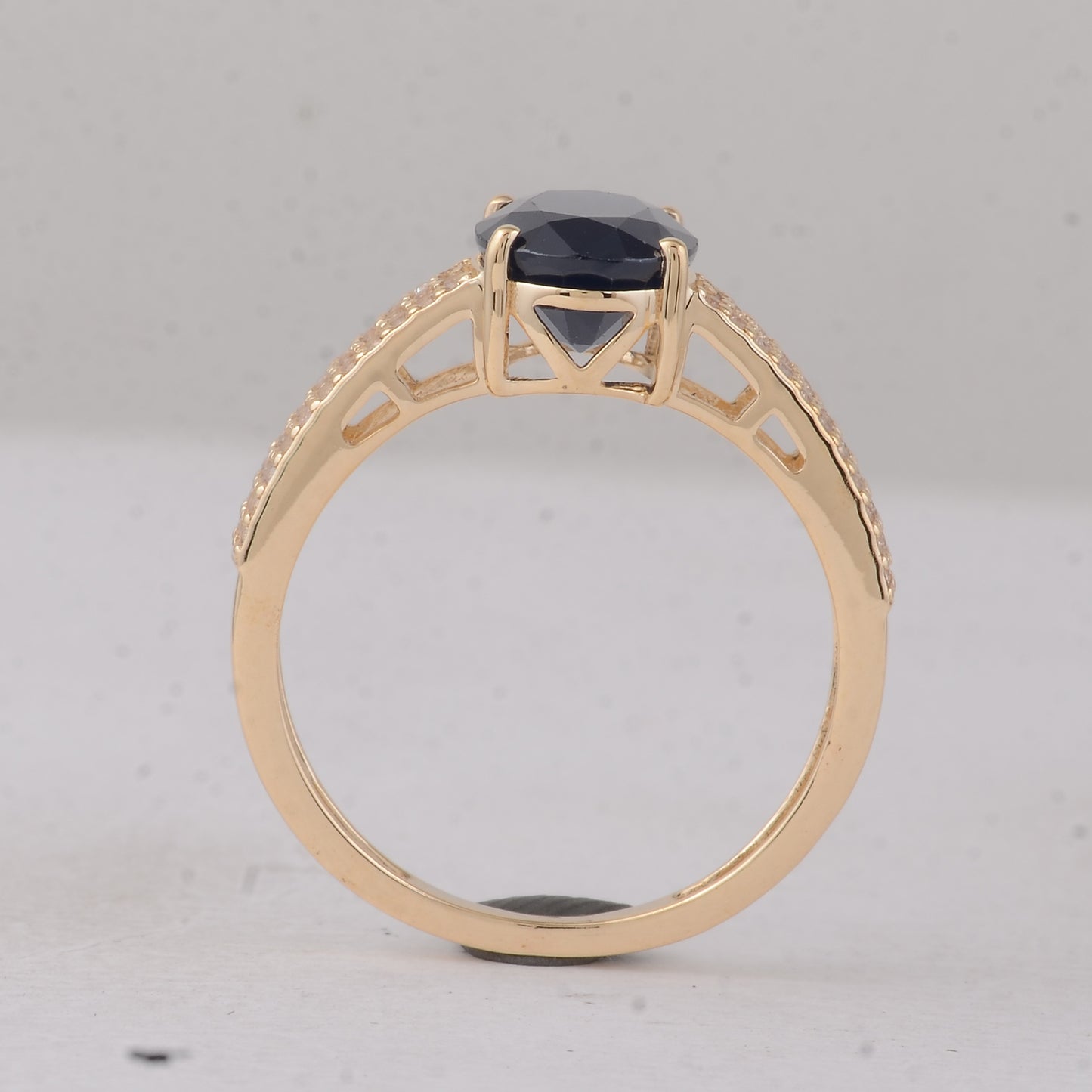 2.86 Ct Oval Sapphire 9K Gold Ring