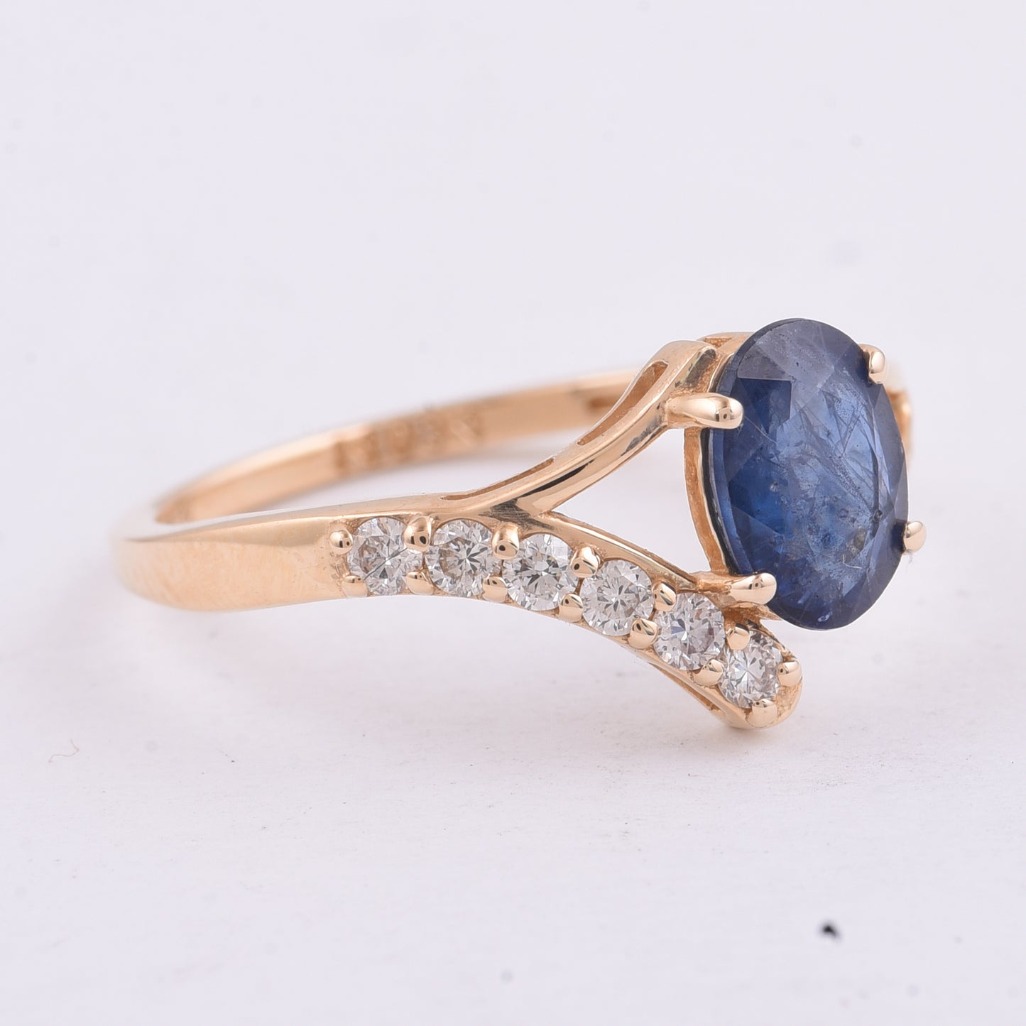 1.43 Ct Oval Natural Sapphire 14K Gold Ring