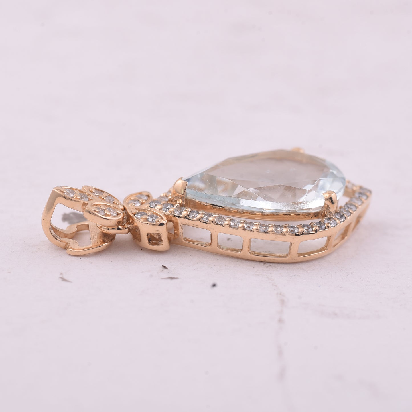 2.24 Ct Pear Mixed Cut Natural Aquamarine 14K Gold Pendant