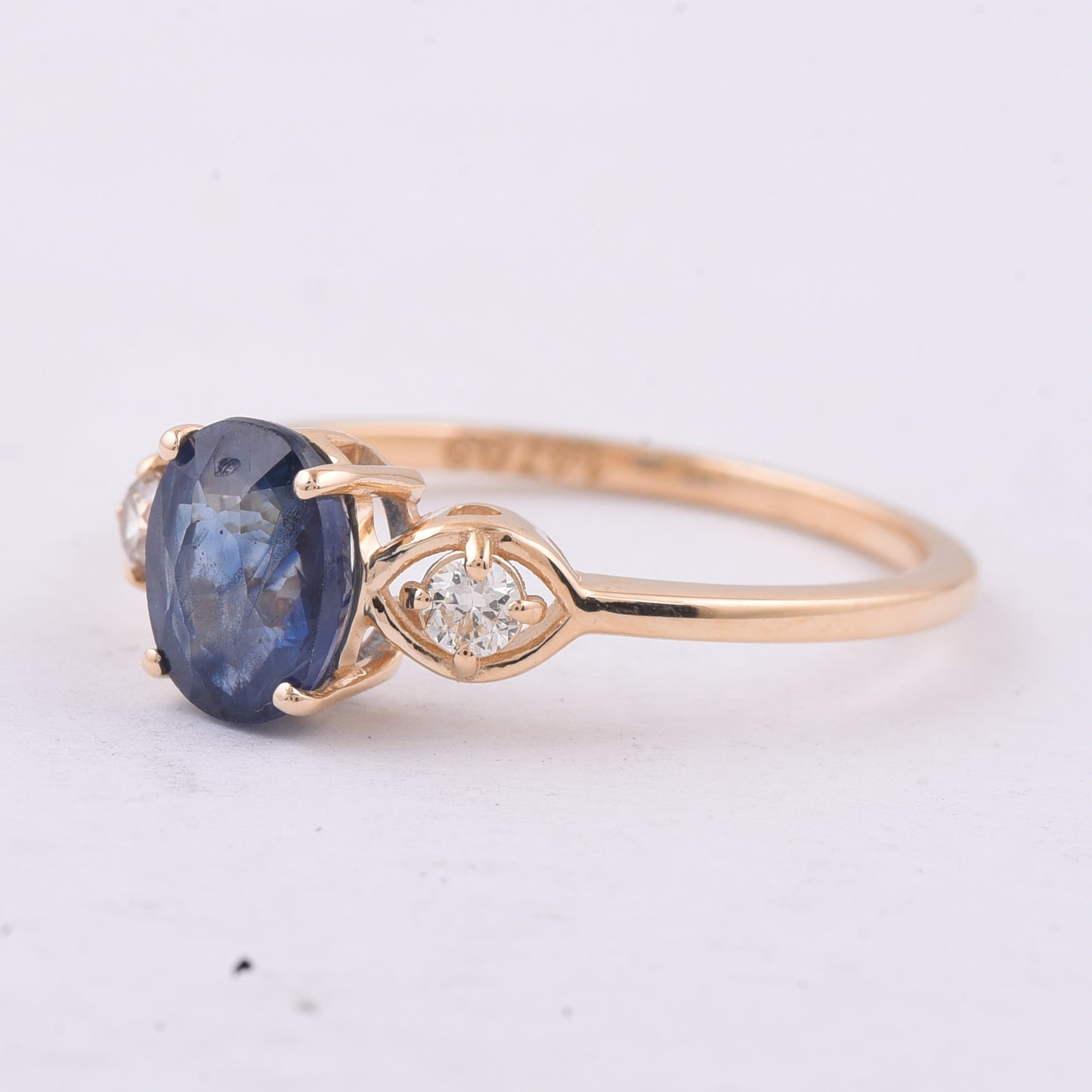 1.57 Ct Oval Natural Sapphire 14K Gold Ring