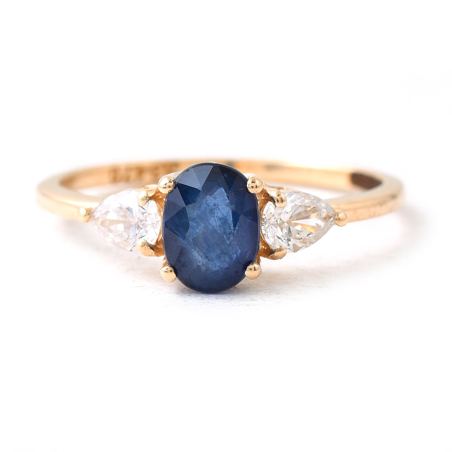 1.67 Ct Oval Sapphire 14K Gold Ring