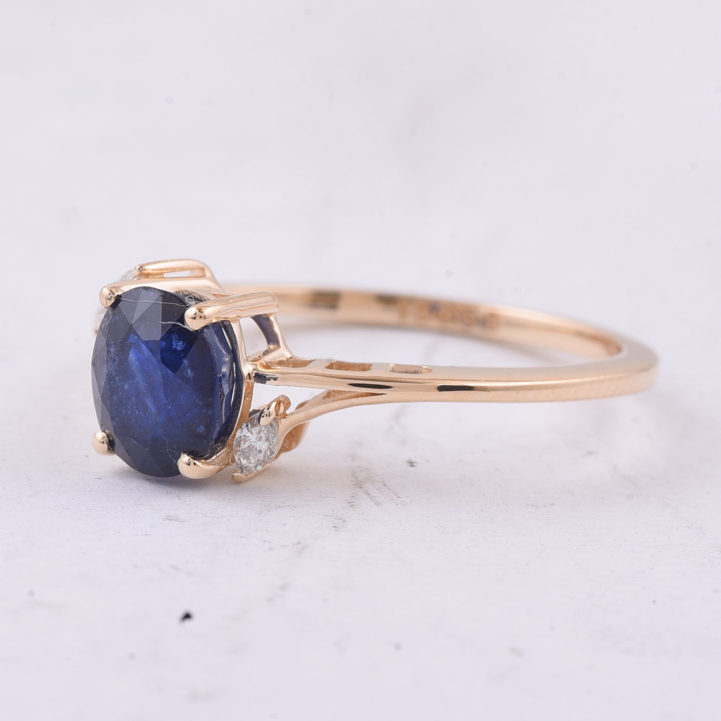 1.87 Ct Oval Natural Sapphire 14K Gold Ring