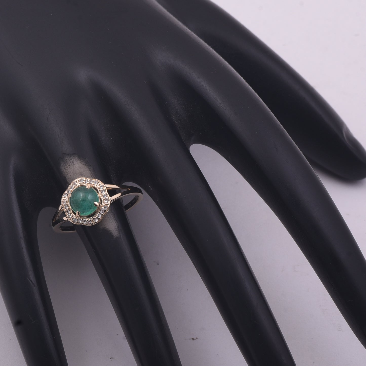 0.90 Ct Round Emerald 9K Gold Ring