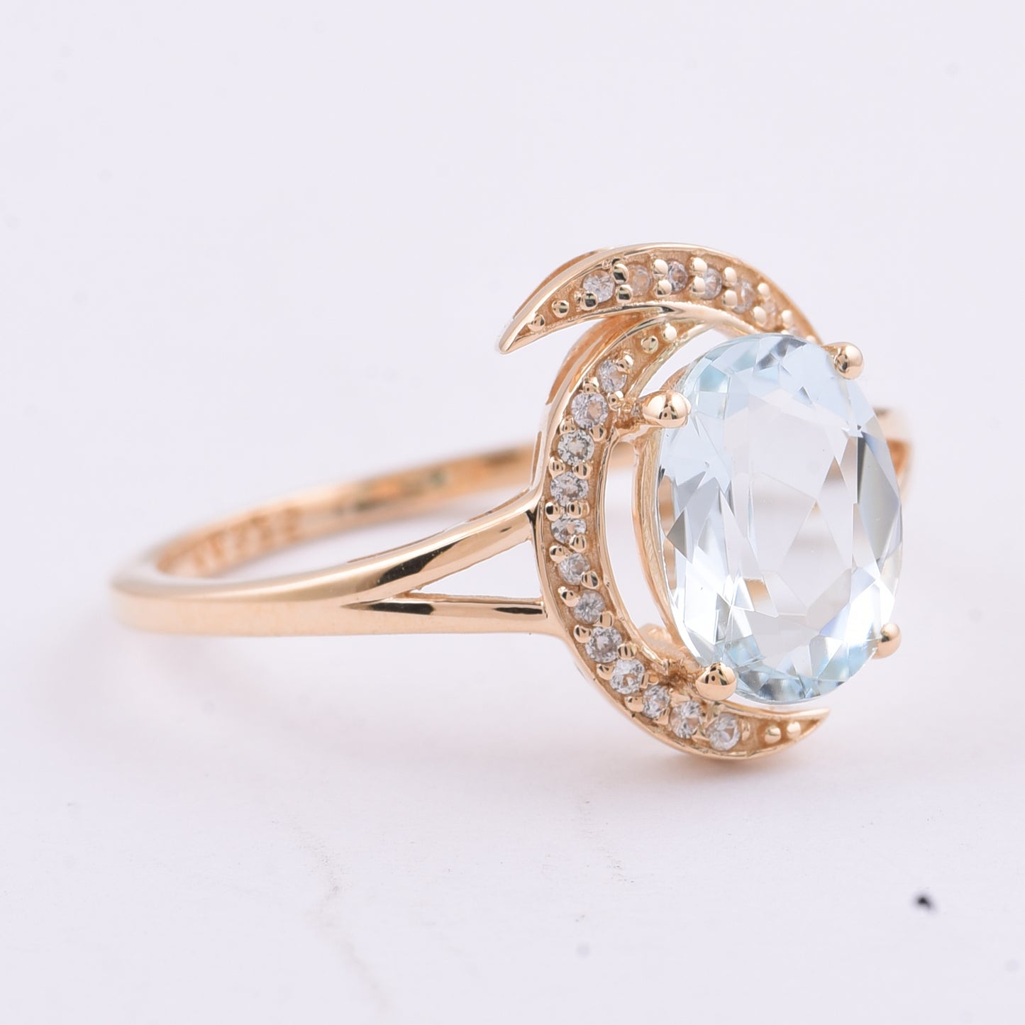 1.66 Ct Oval Natural Aquamarine 14K Gold Ring
