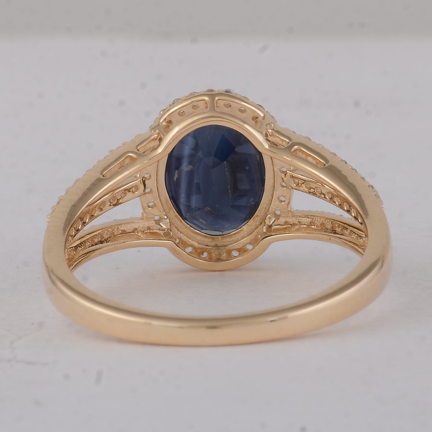 2.68 Ct Oval Sapphire 9K Gold Ring