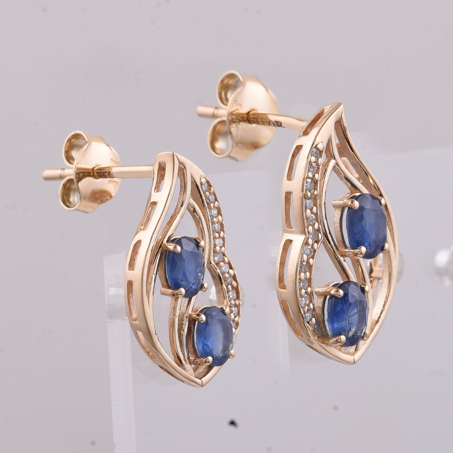 1.15 Ct Oval Natural Sapphire 14K Gold Earrings
