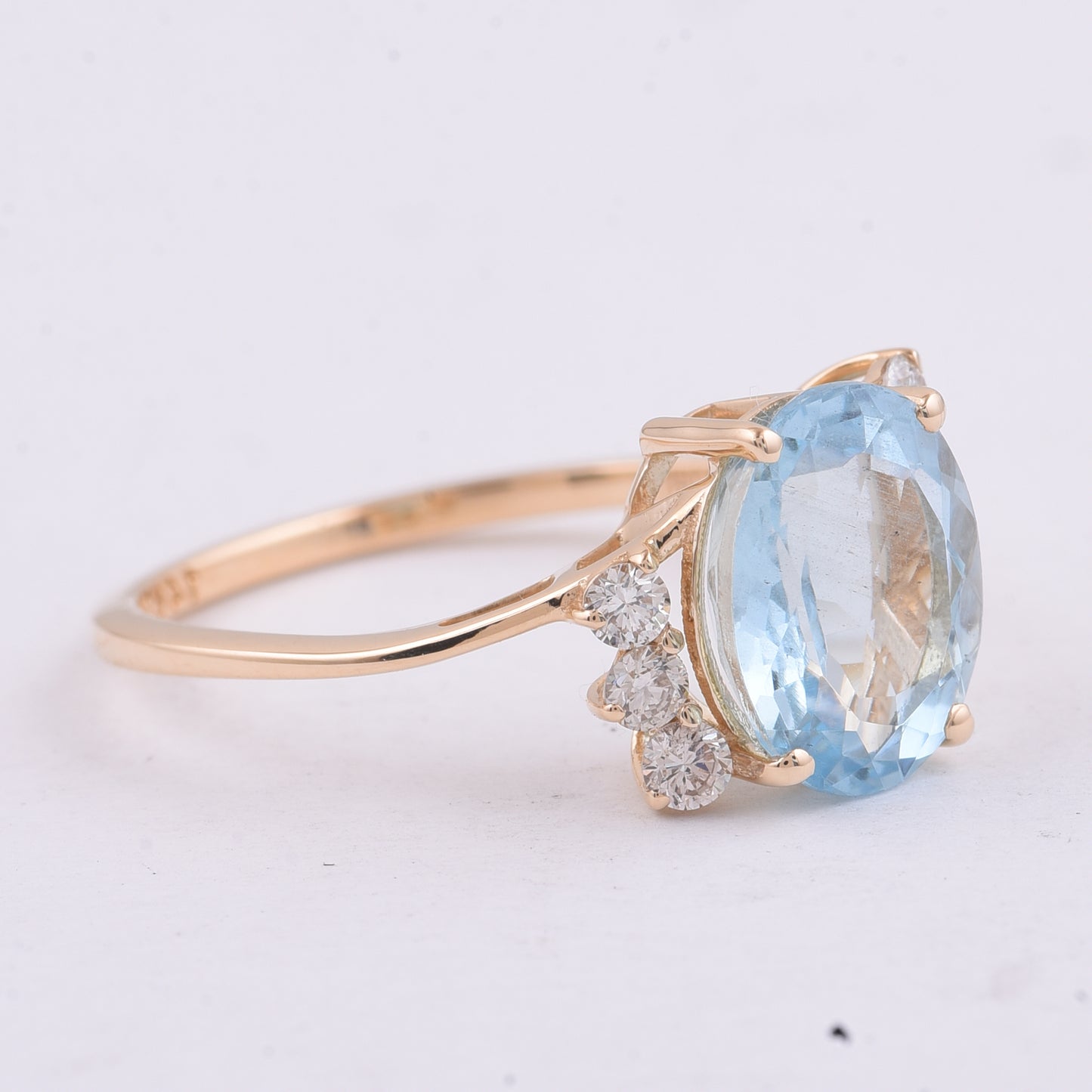 2.58 Ct Oval Natural Aquamarine 14K Gold Ring