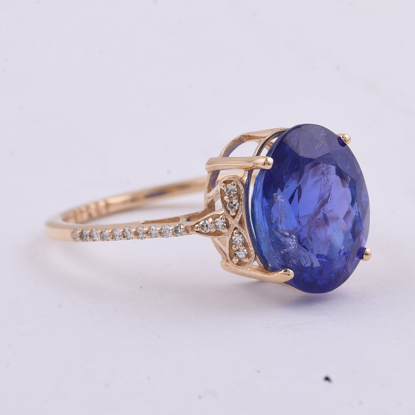 5.65 Ct Oval Natural Tanzanite 14K Gold Ring