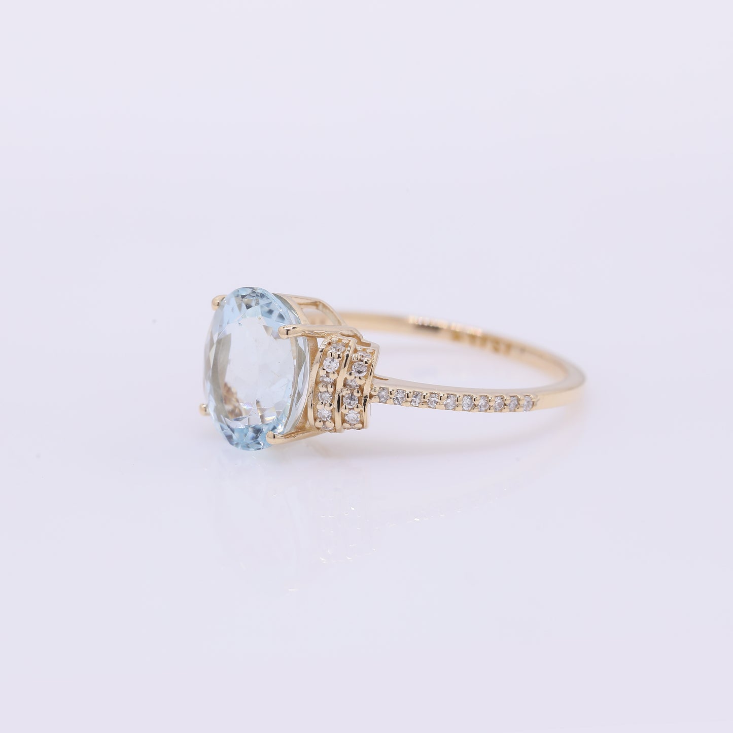 2.63 Ct Oval Mixed Cut Natural Aquamarine 14K Gold Ring