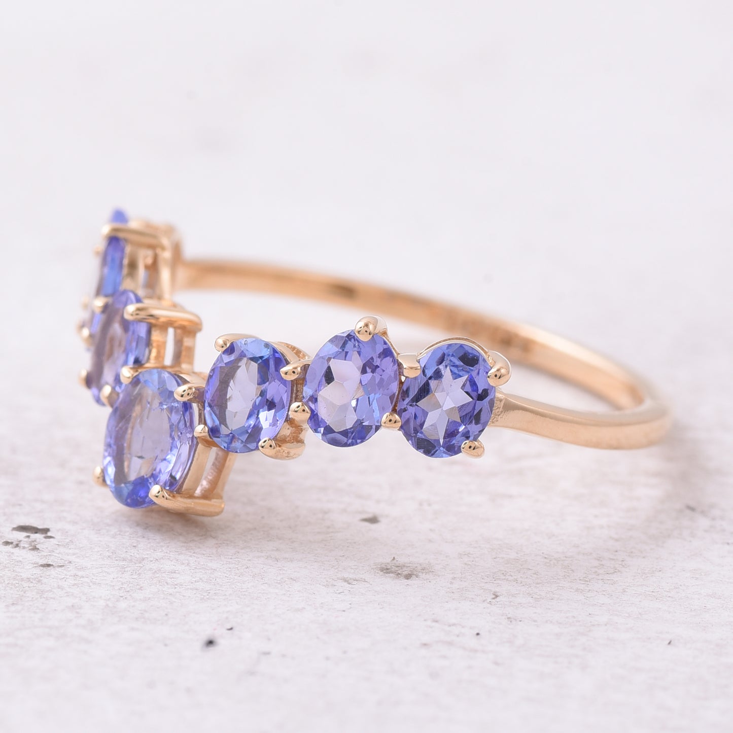 1.28 Ct Oval Natural Tanzanite 14K Gold Ring