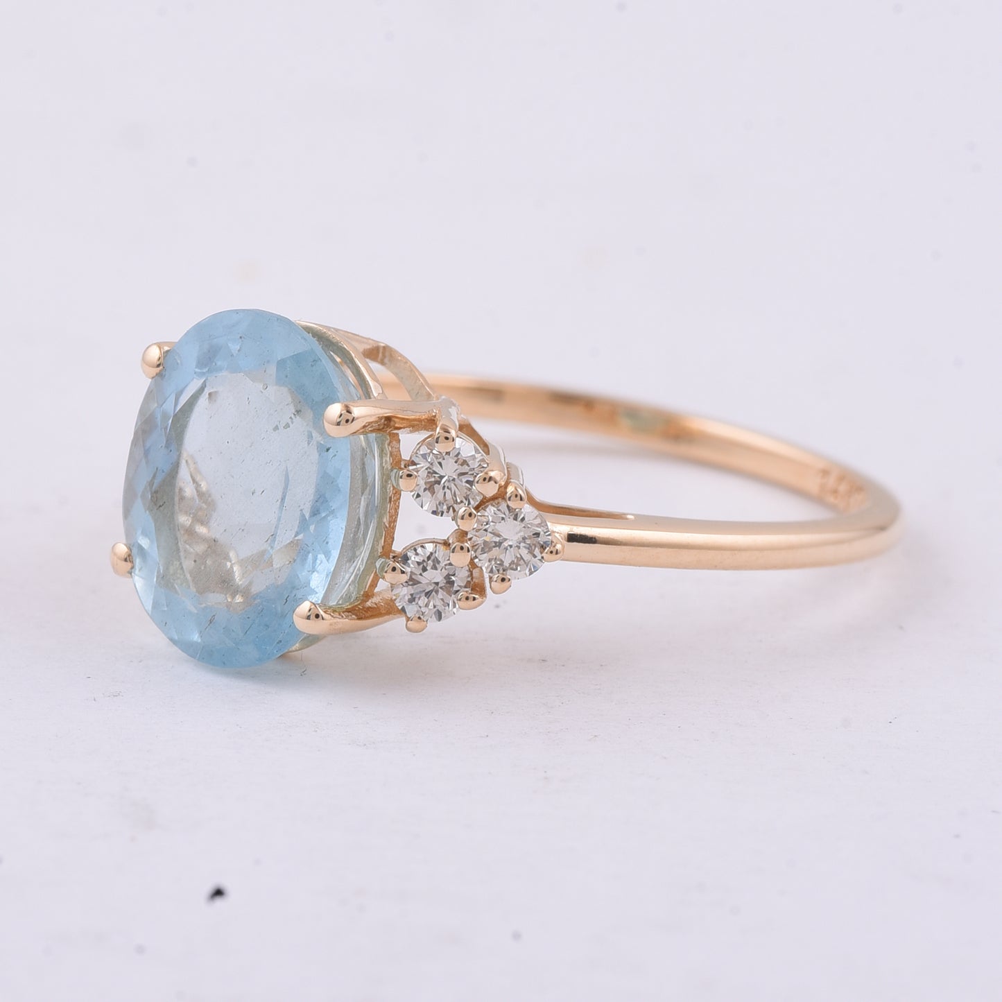 2.81 Ct Oval Natural Aquamarine 14K Gold Ring