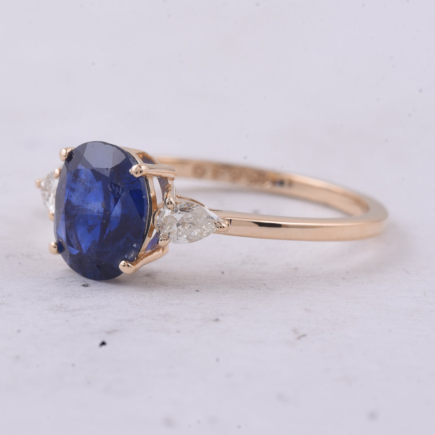 1.91 Ct Oval Natural Sapphire 14K Gold Ring