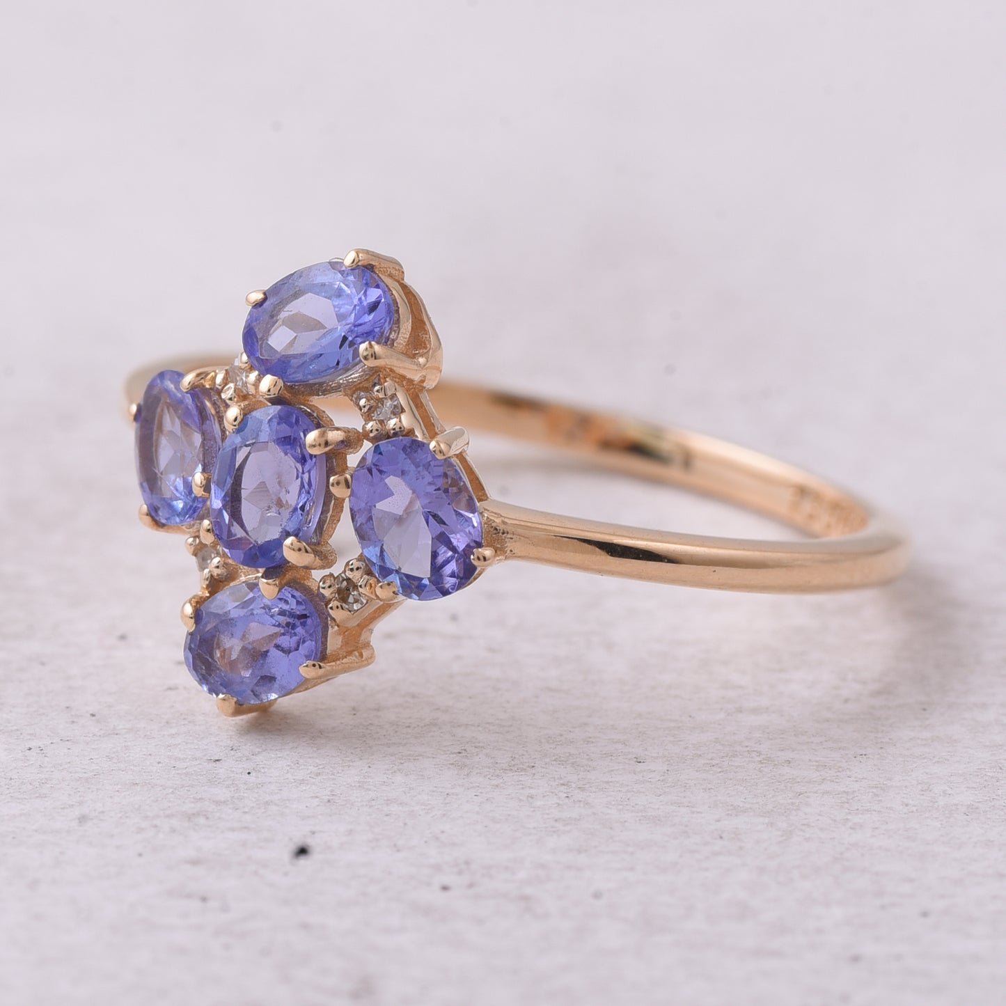 0.92 Ct Oval Natural Tanzanite 14K Gold Ring