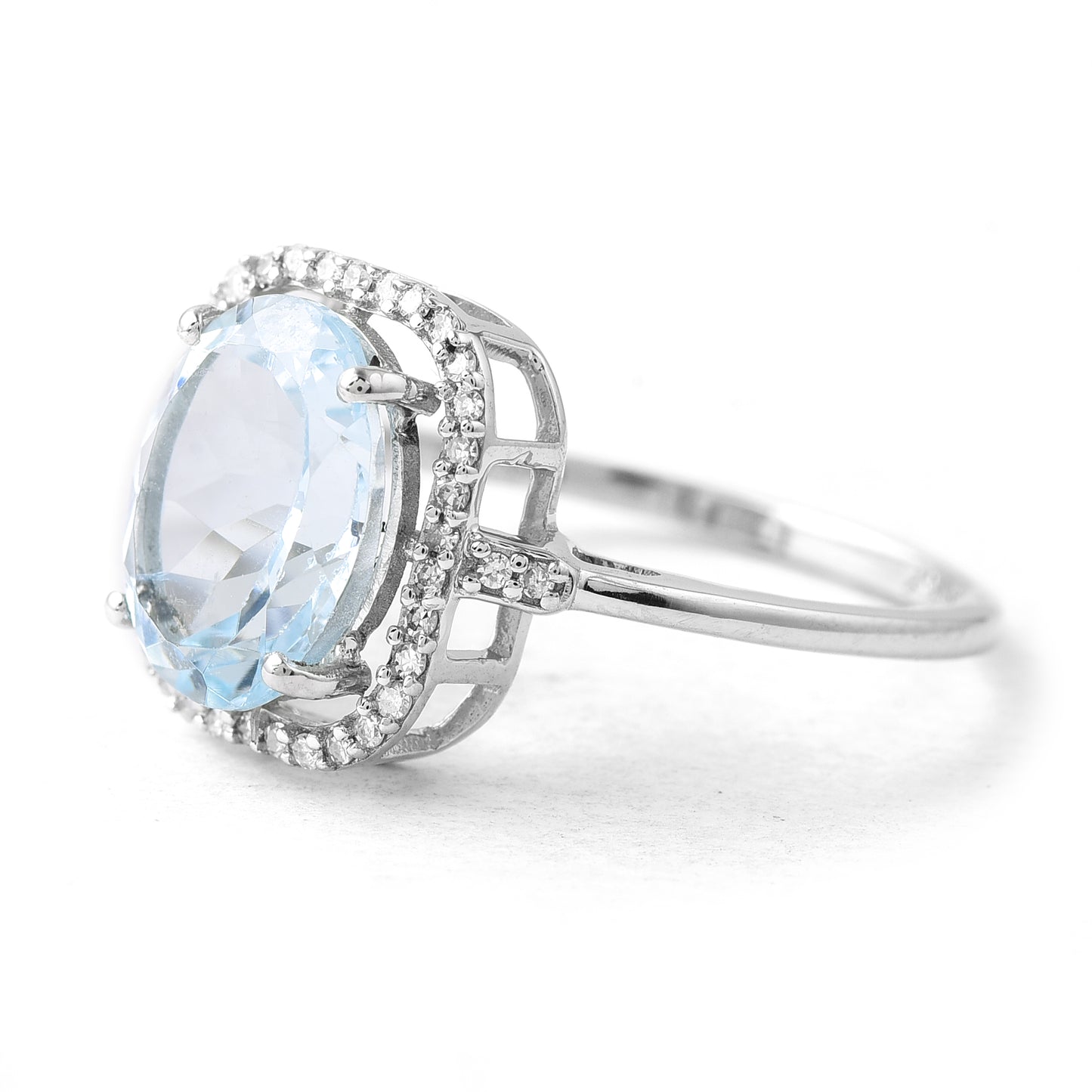 2.51 Ct Oval Aquamarine 950 Platinum Ring