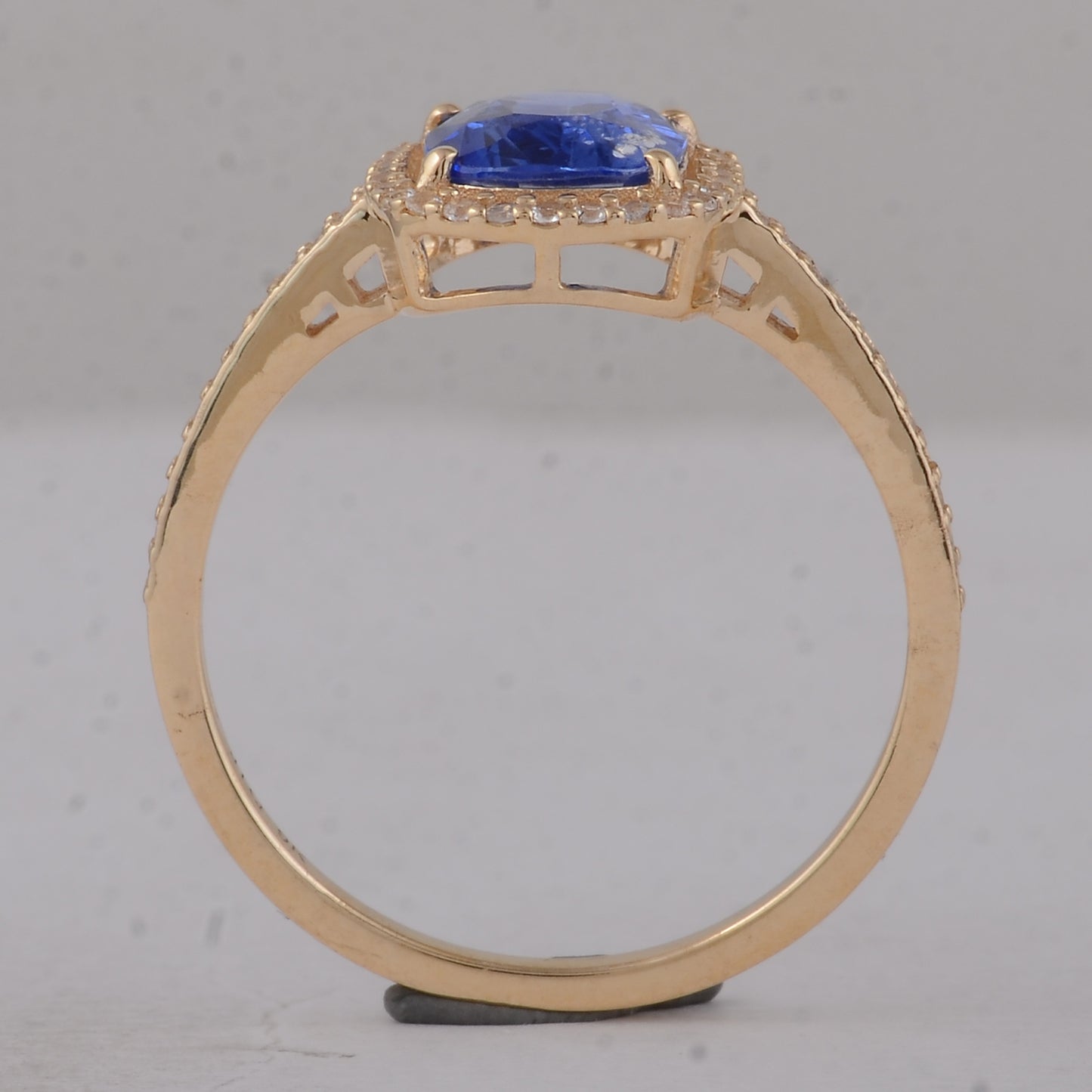 2.00 Ct Cushion Sapphire 9K Gold Ring