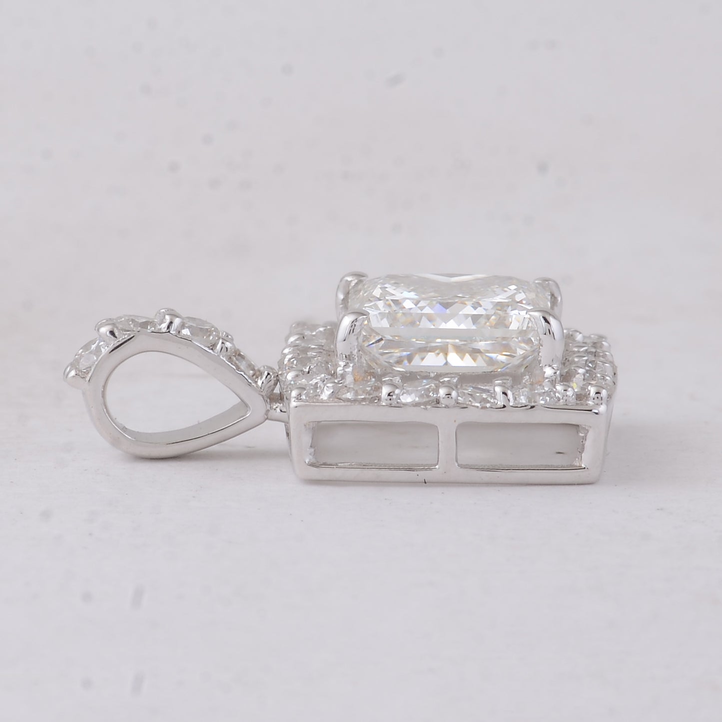 2.56 Carats Lab Grown Diamond 14K Gold Pendant