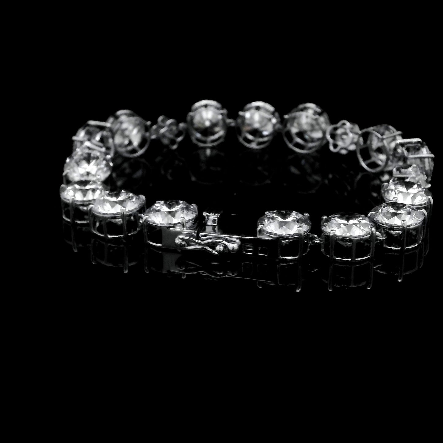 31.93 Ct Round Lab Grown Diamond 14K Gold Bracelet