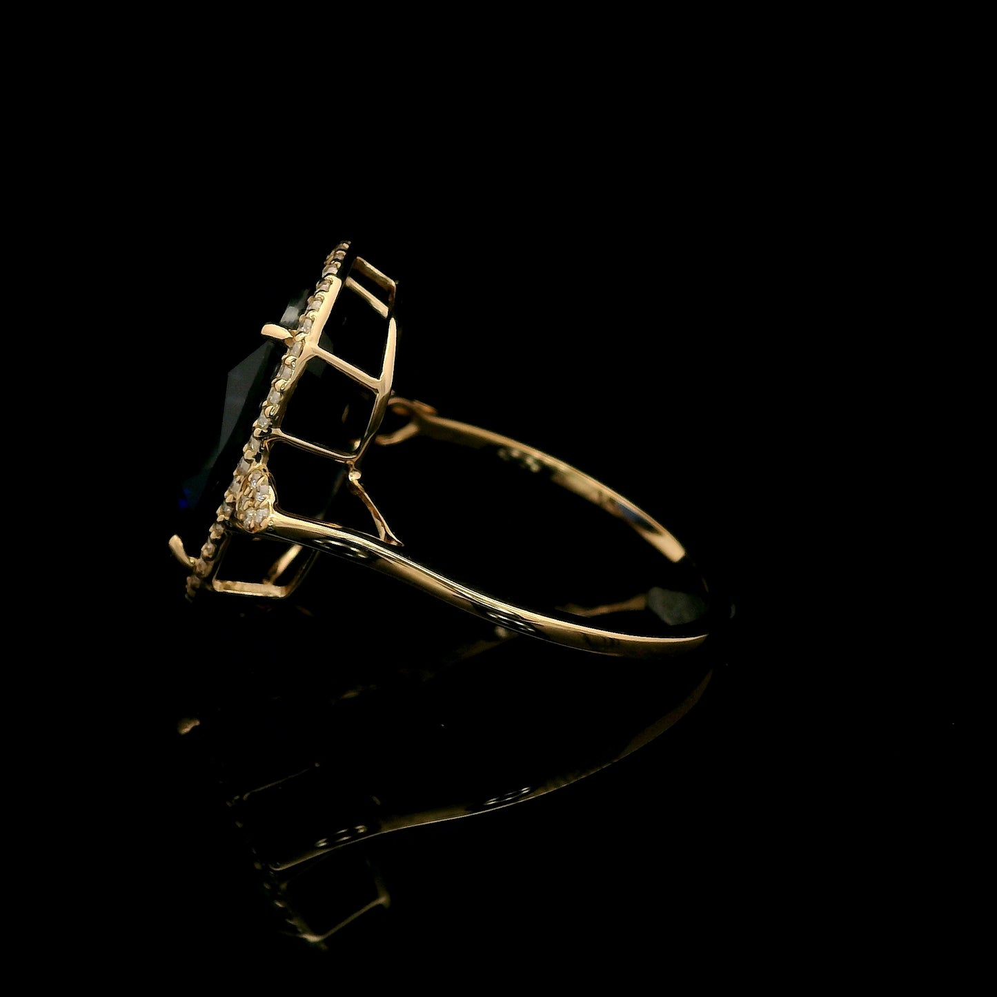 9.29 Ct Oval Mixed Cut Lab Grown Sapphire 14K Gold Ring
