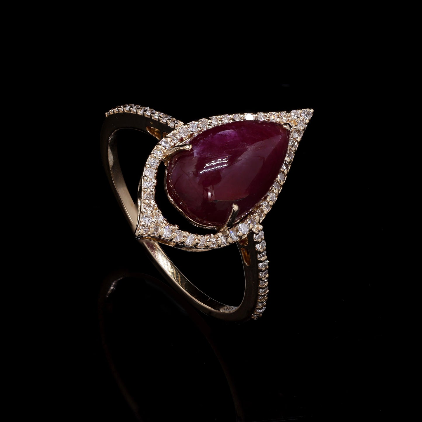 4.05 Ct Pear Cabochon Natural Ruby 14K Gold Ring