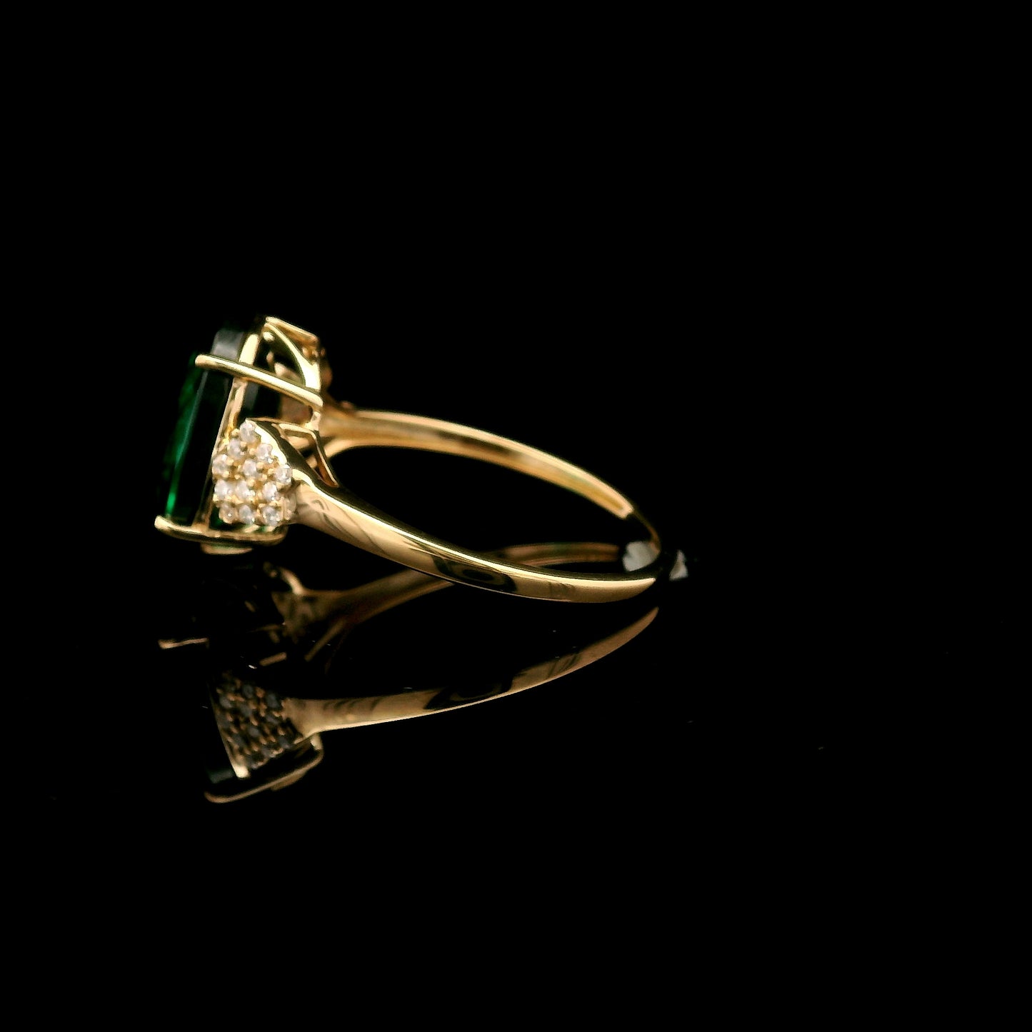 3.90 Ct Oval Mixed Cut Lab Grown Emerald 14K Gold Ring