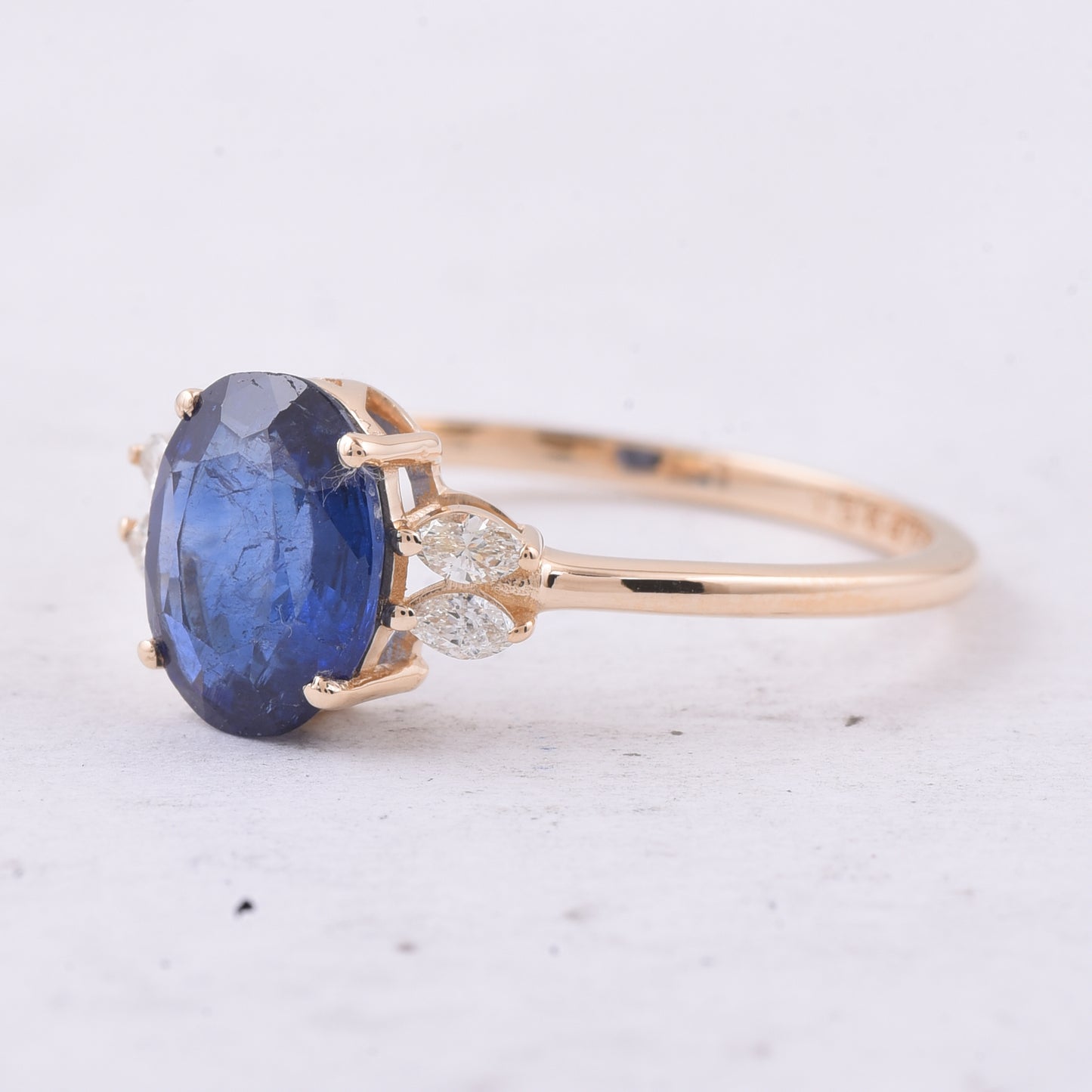 1.84 Ct Oval Natural Sapphire 14K Gold Ring