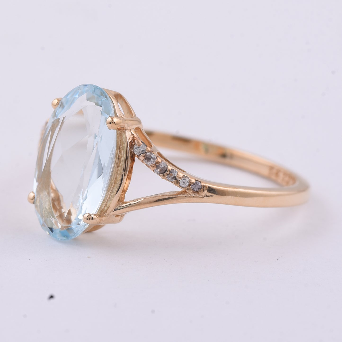 1.76 Ct Oval Natural Aquamarine 14K Gold Ring