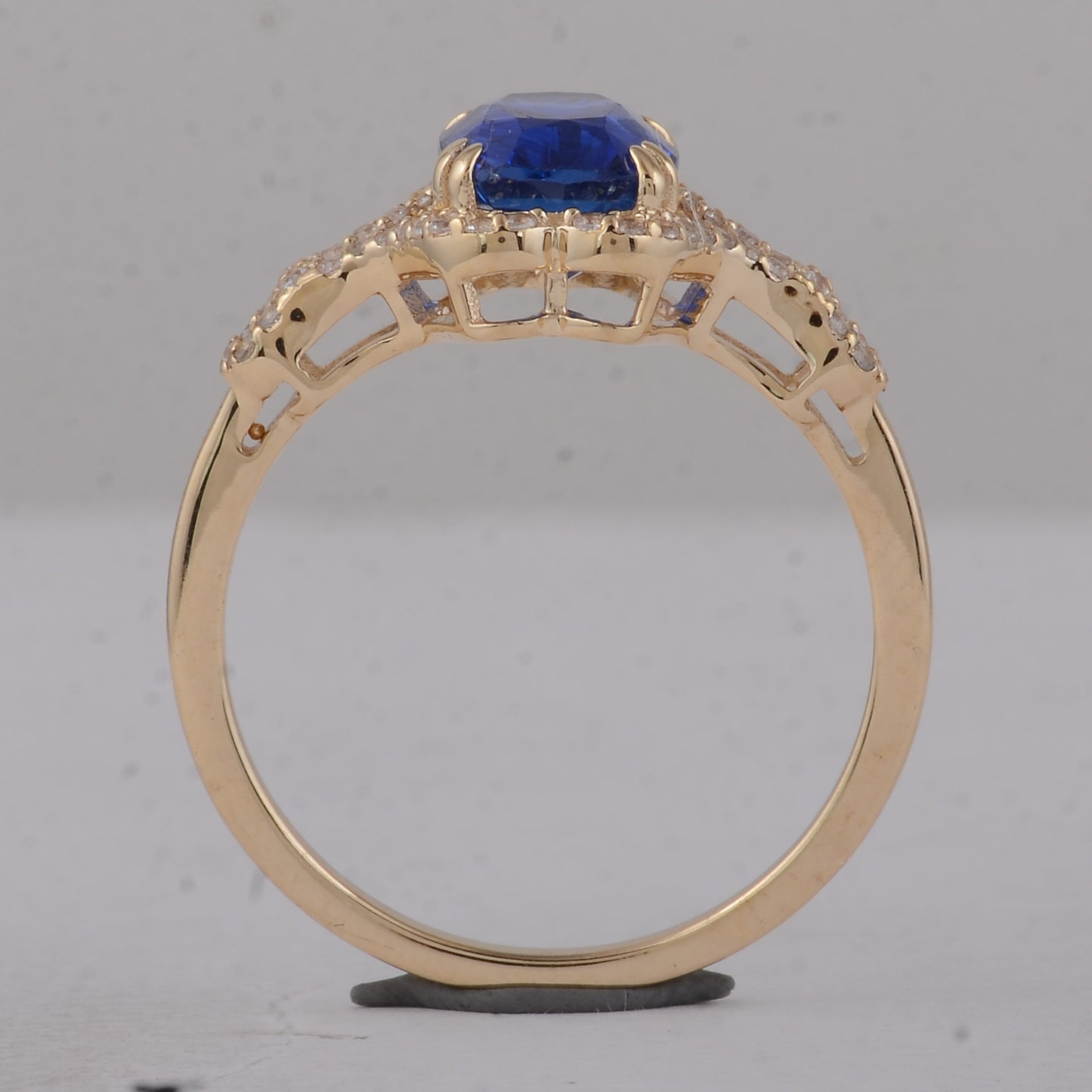 2.51 Ct Cushion Sapphire 9K Gold Ring