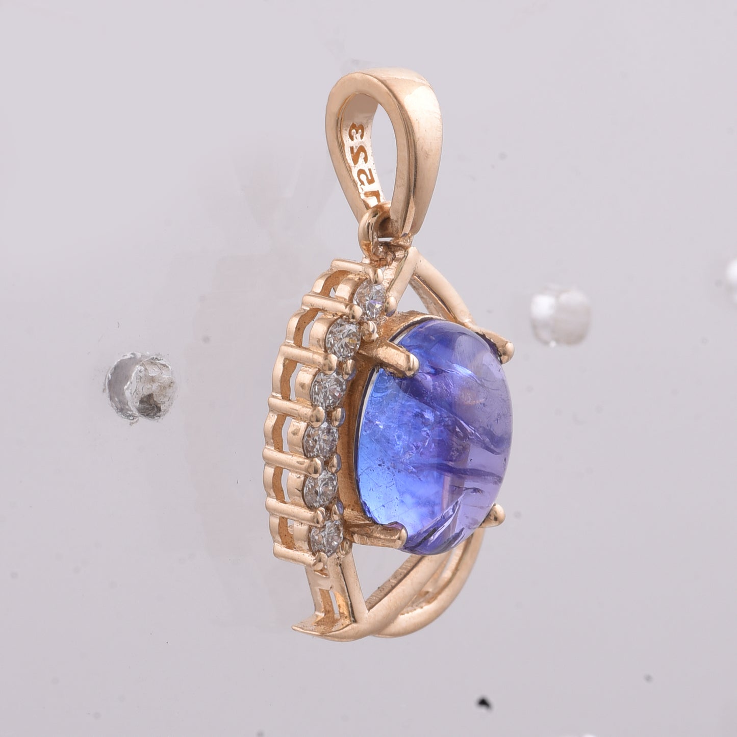 2.41 Ct Oval Cabochon Cut Natural Tanzanite 14K Gold Pendant