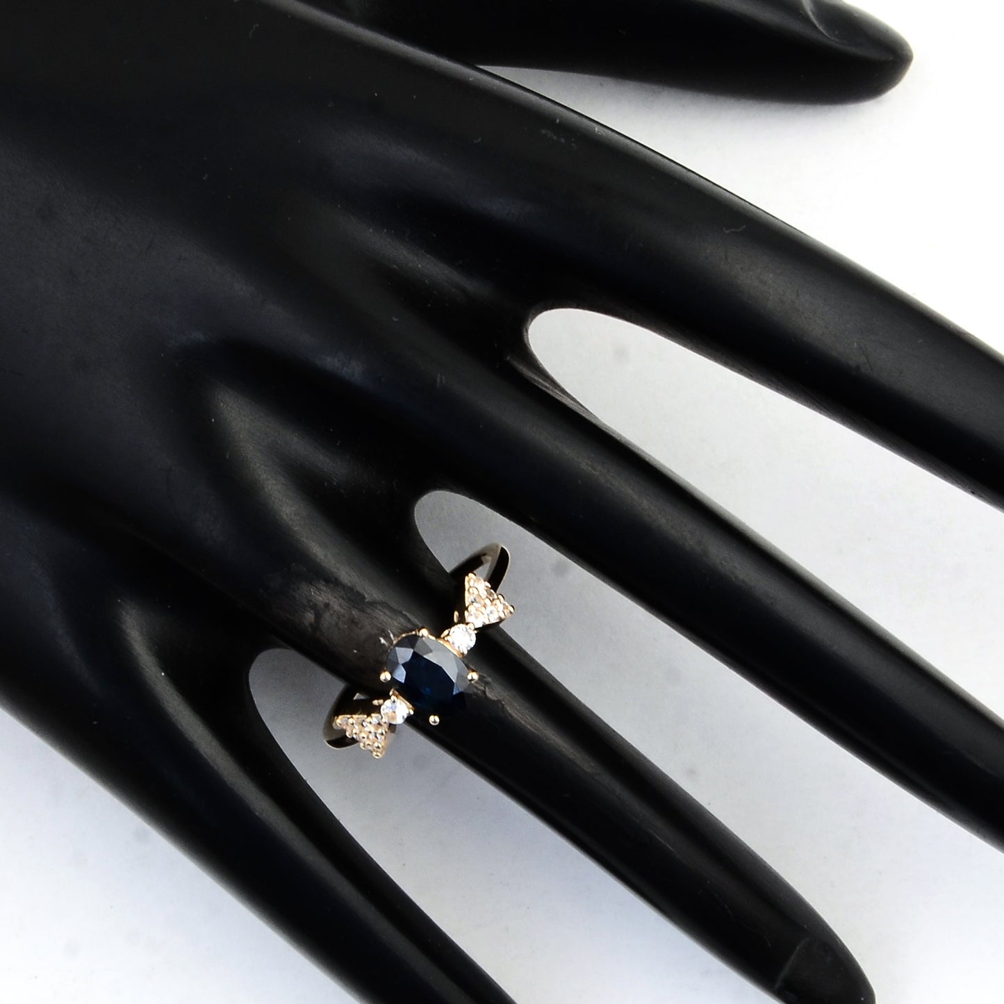 1.15 Ct Oval Sapphire 14K Gold Ring