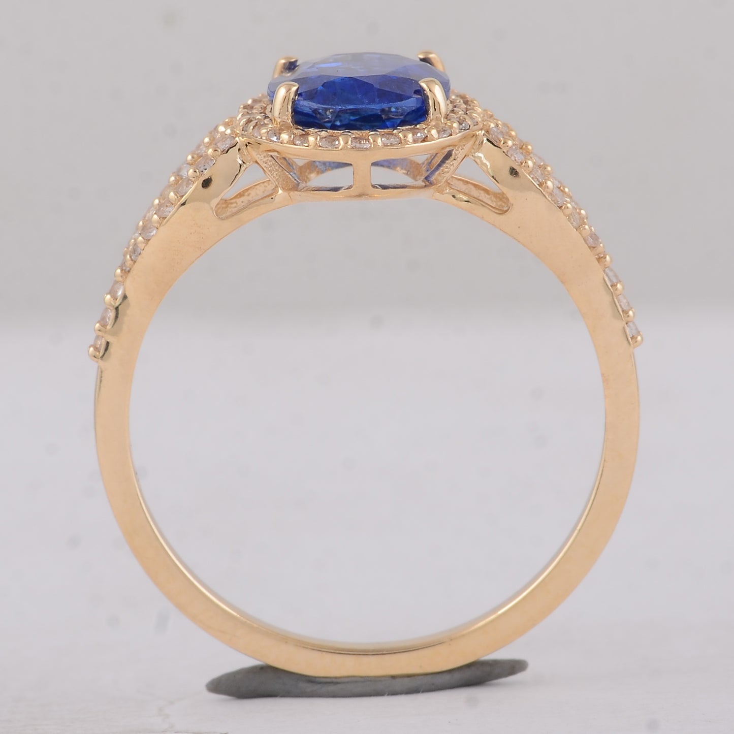 1.92 Ct Oval Sapphire 9K Gold Ring