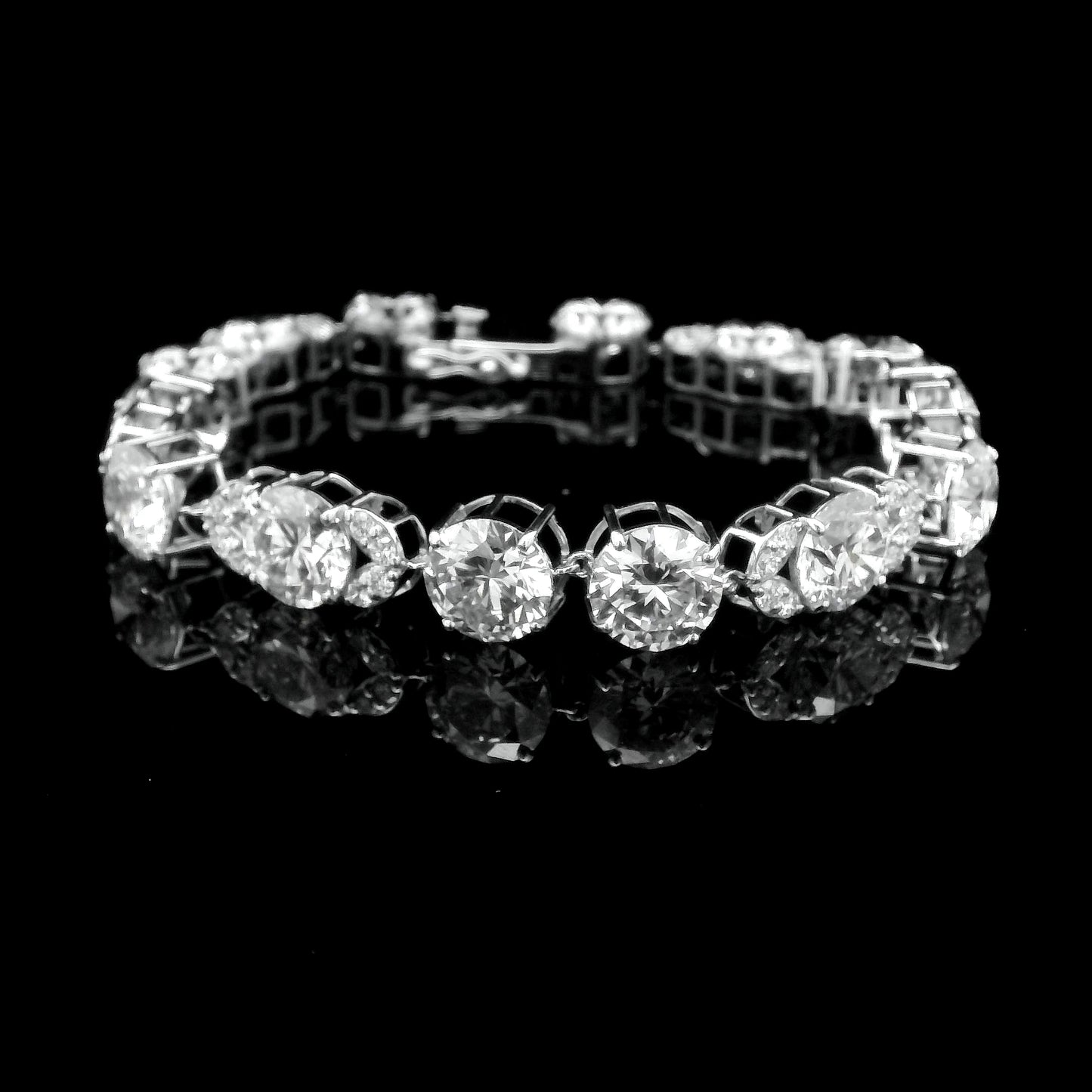 28.05 Ct Round Lab Grown Diamond 14K Gold Bracelet