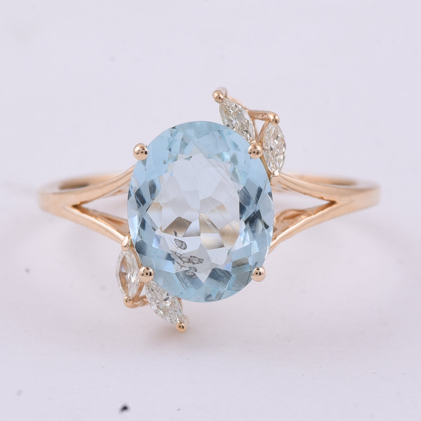 2.31 Ct Oval Natural Aquamarine 14K Gold Ring