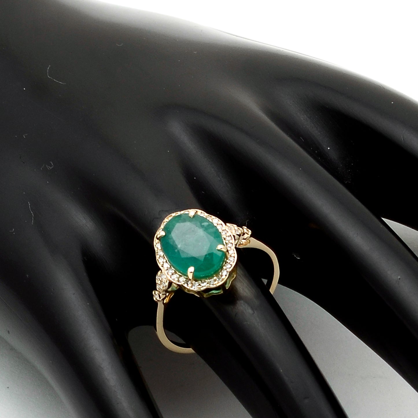 2.85 Ct Oval Natural Emerald 14K Gold Ring