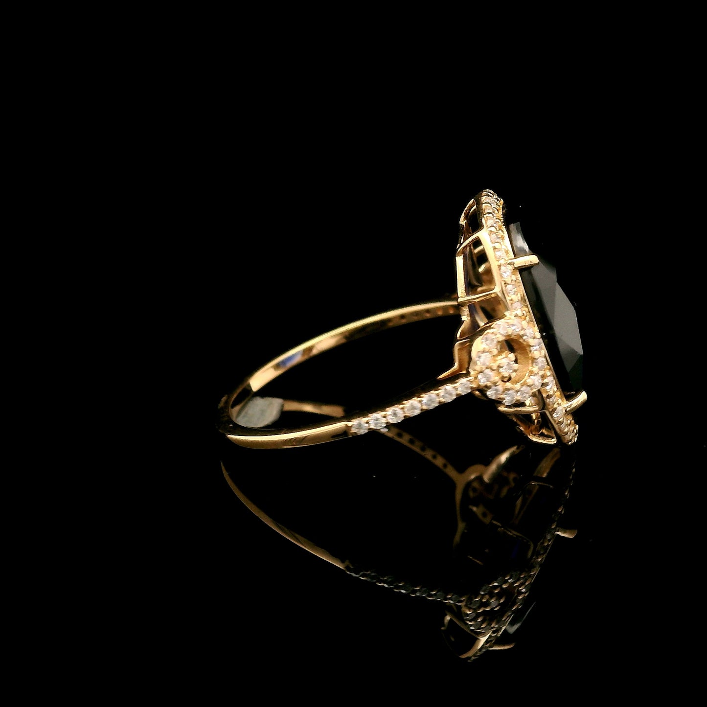 3.56 Ct Oval Mixed Cut Lab Grown Sapphire 14K Gold Ring