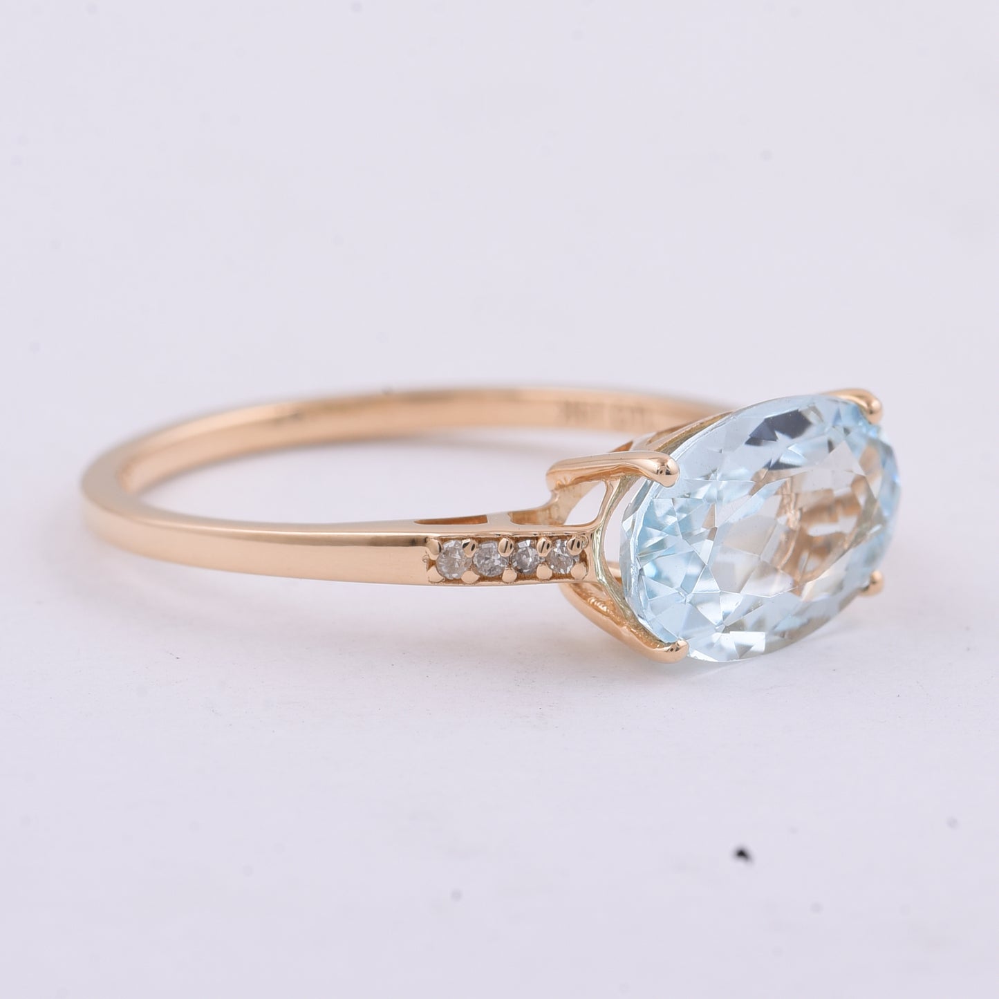 1.93 Ct Oval Natural Aquamarine 14K Gold Ring