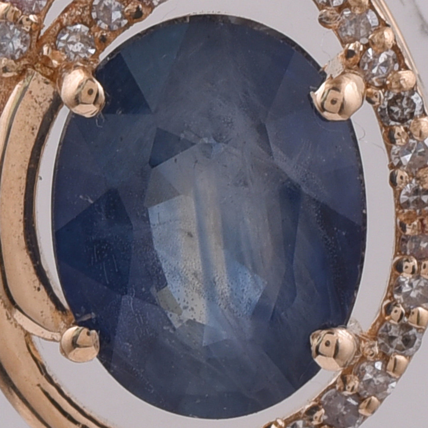 2.44 Ct Oval Natural Sapphire 14K Gold Pendant