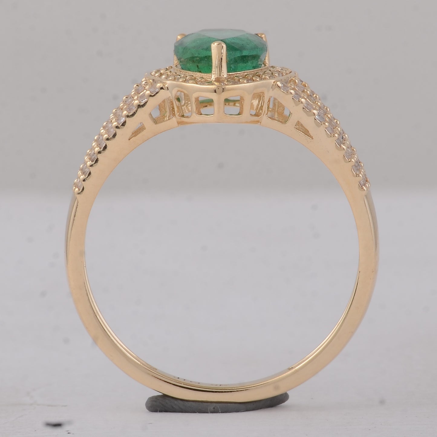 1.52 Ct Pear Emerald 9K Gold Ring
