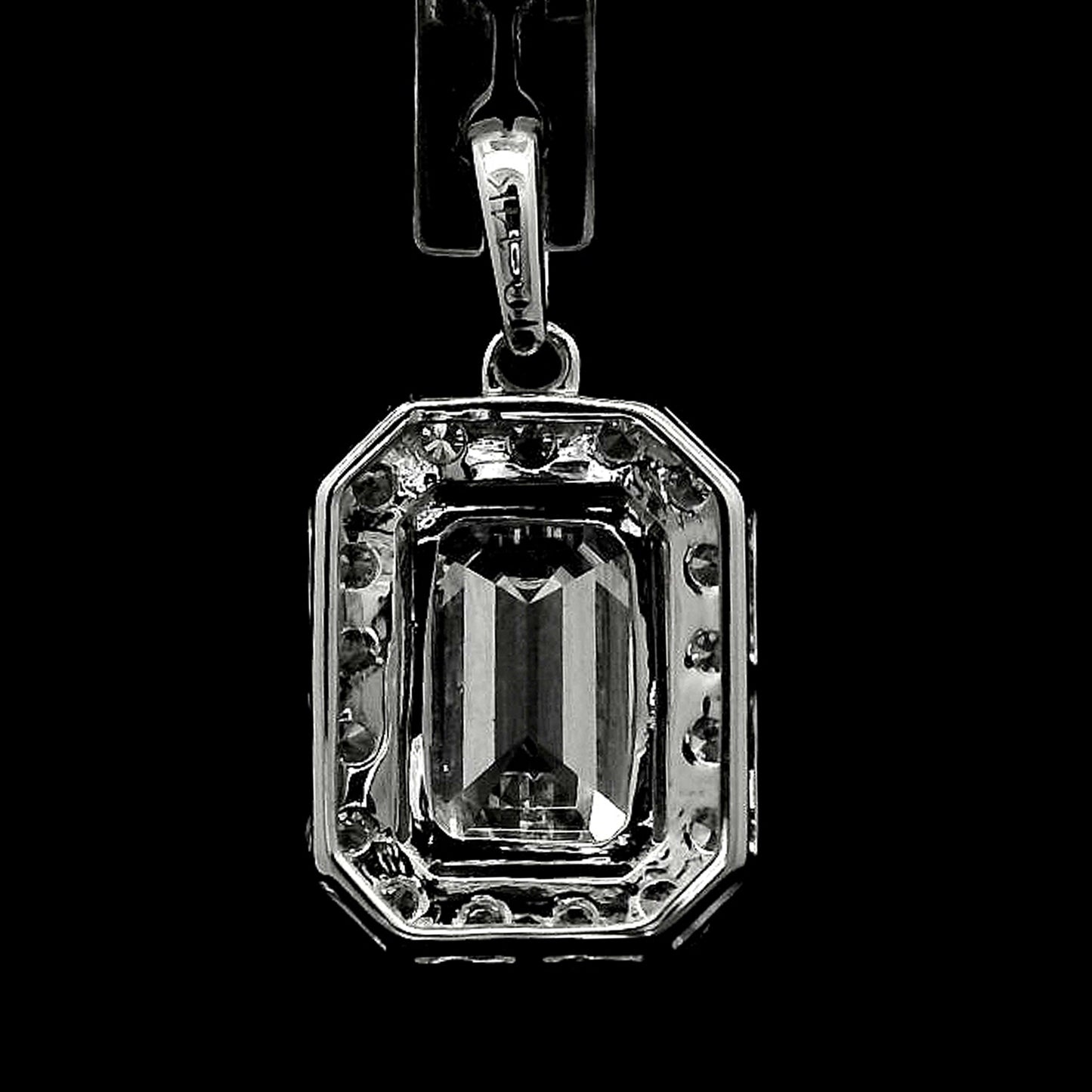 2.63 Carats Lab Grown Diamond 14K Gold Pendant