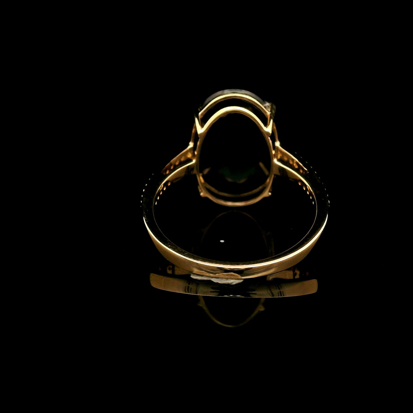 6.87 Ct Oval Lab Grown Sapphire 14K Gold Ring