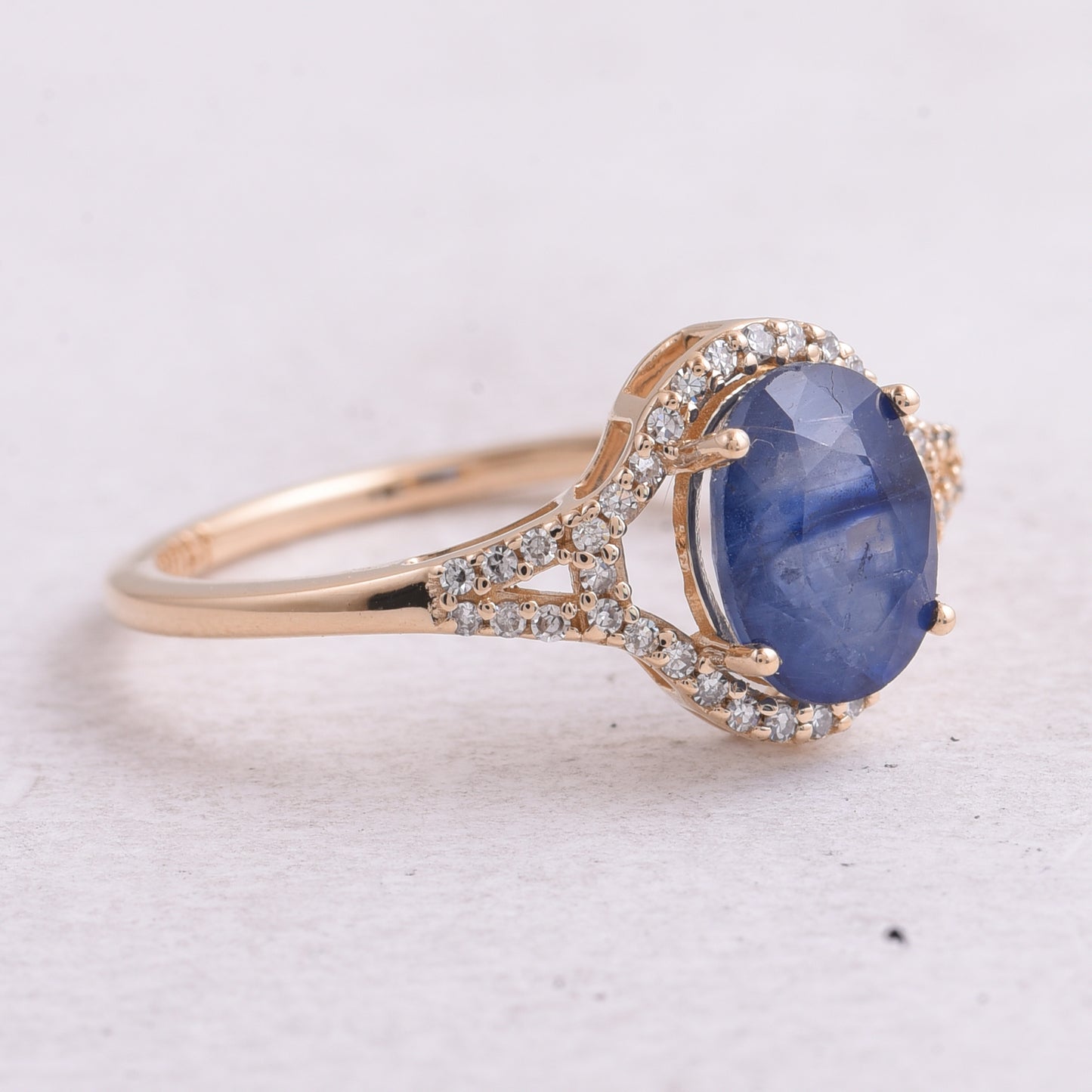 2.16 Ct Oval Natural Sapphire 14K Gold Ring