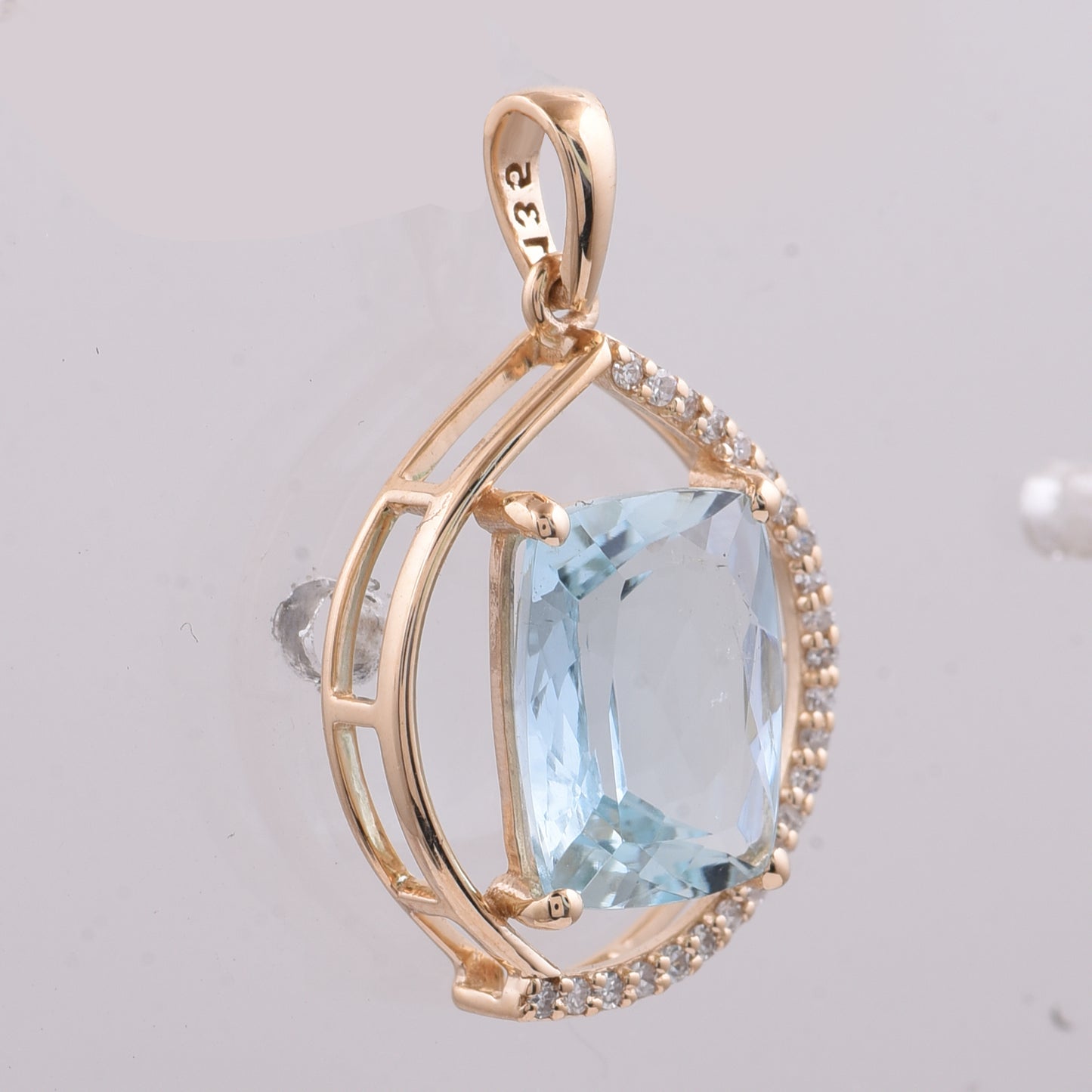 2.55 Ct Cushion Natural Aquamarine 14K Gold Pendant