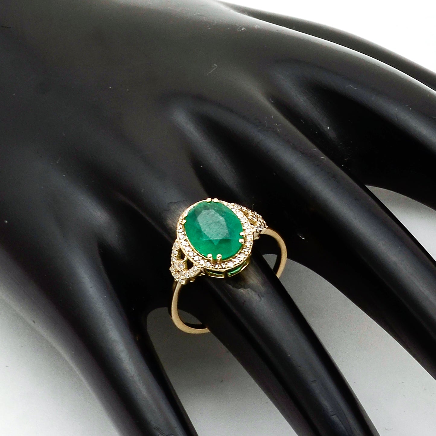 2.25 Ct Oval Natural Emerald 14K Gold Ring