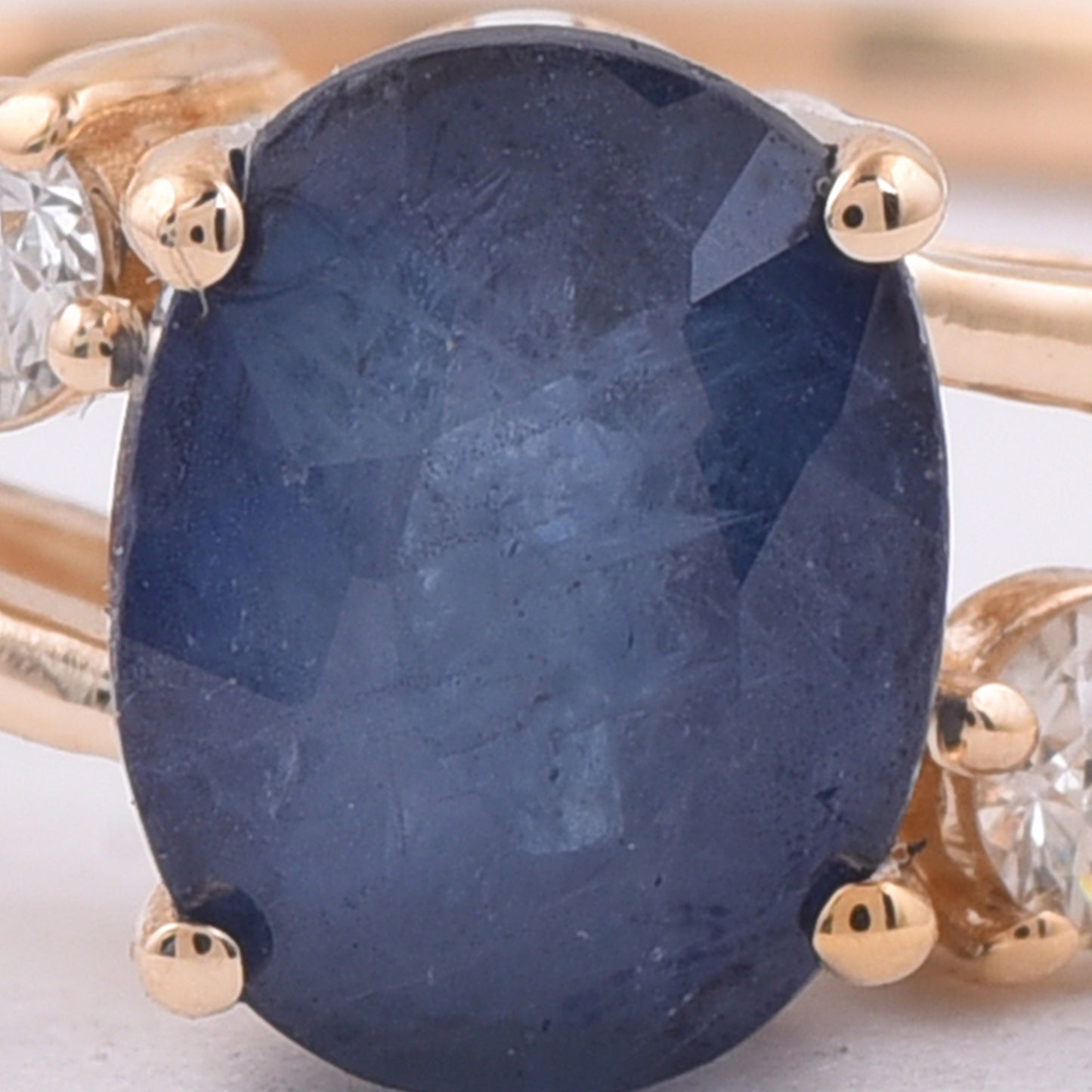 1.40 Ct Oval Natural Sapphire 14K Gold Ring