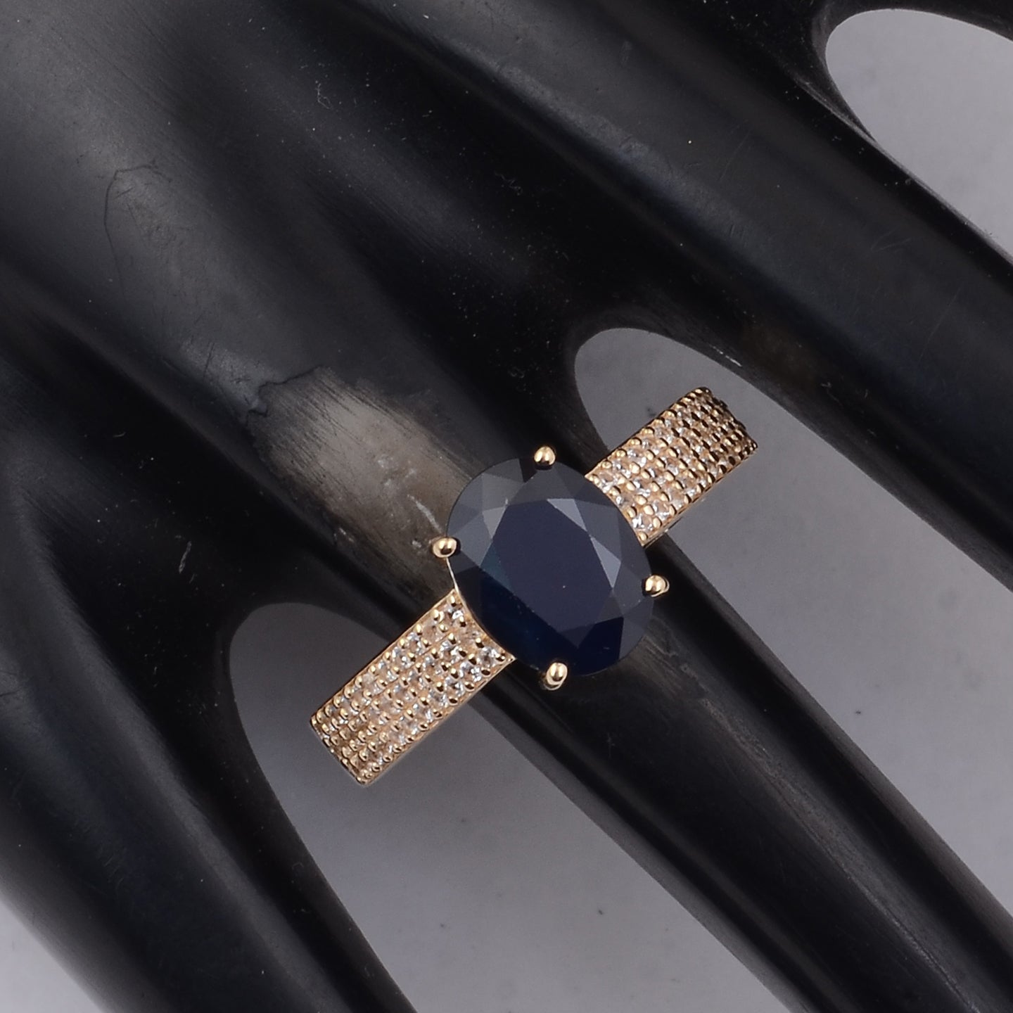2.86 Ct Oval Sapphire 9K Gold Ring
