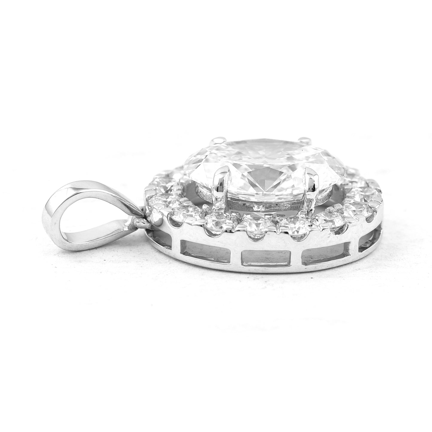 2.47 Carats Lab Grown Diamond 14K Gold Pendant