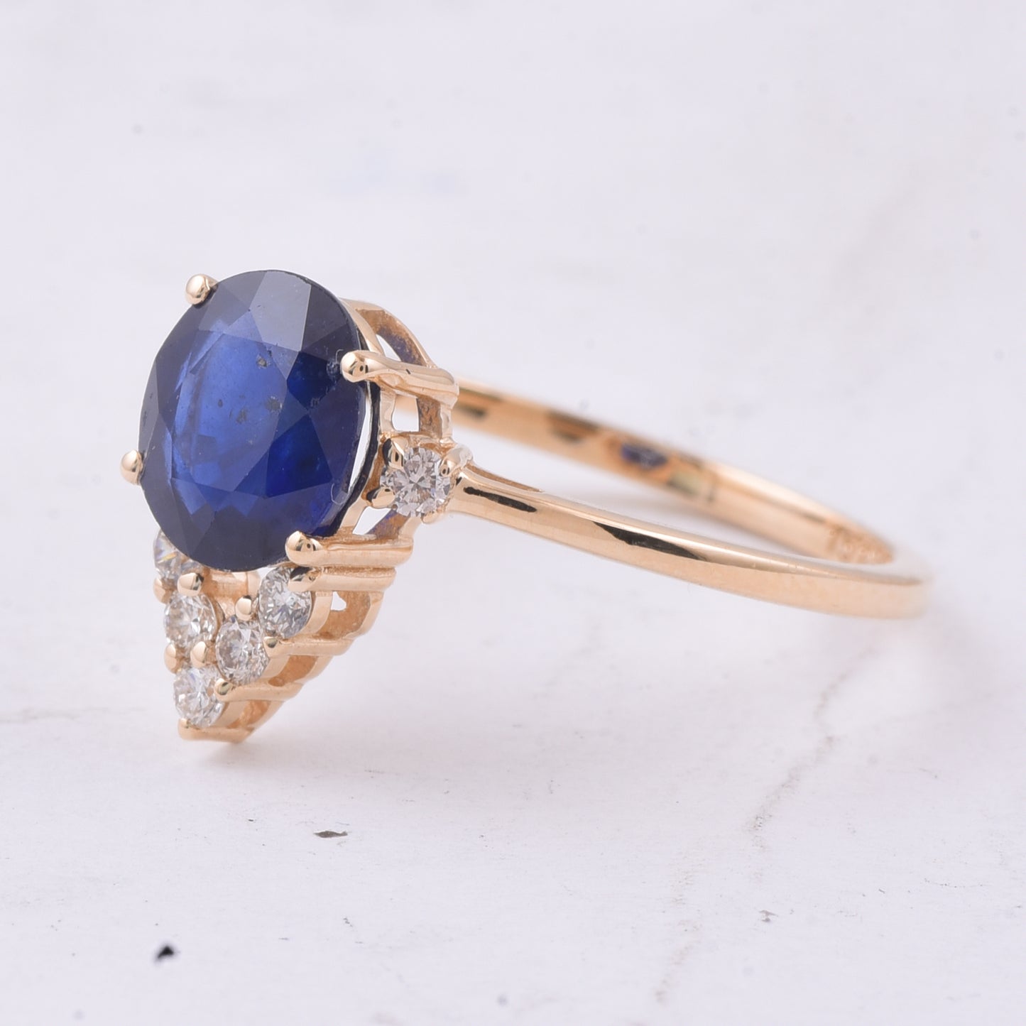 1.90 Ct Oval Natural Sapphire 14K Gold Ring